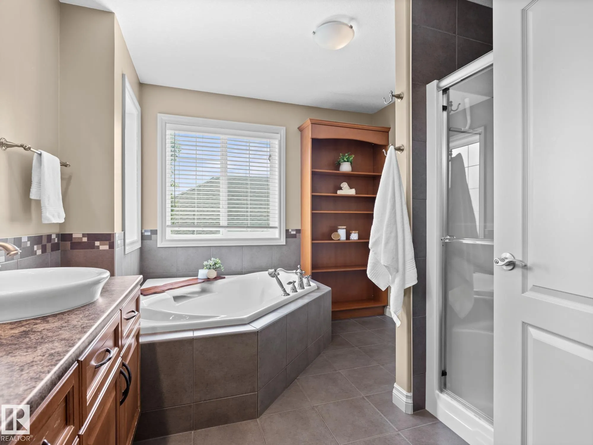 5116 CHATEAU Court