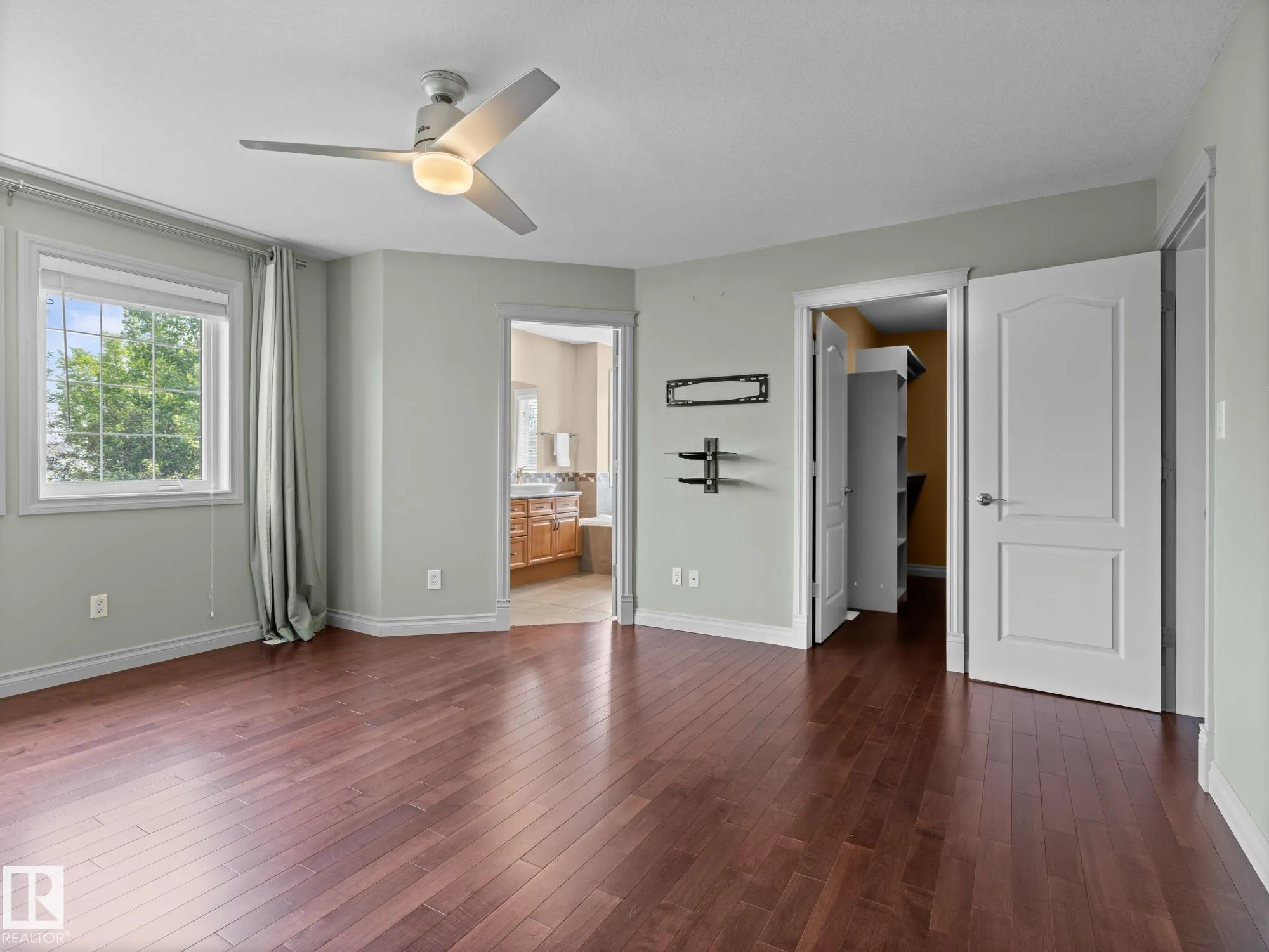 5116 CHATEAU Court