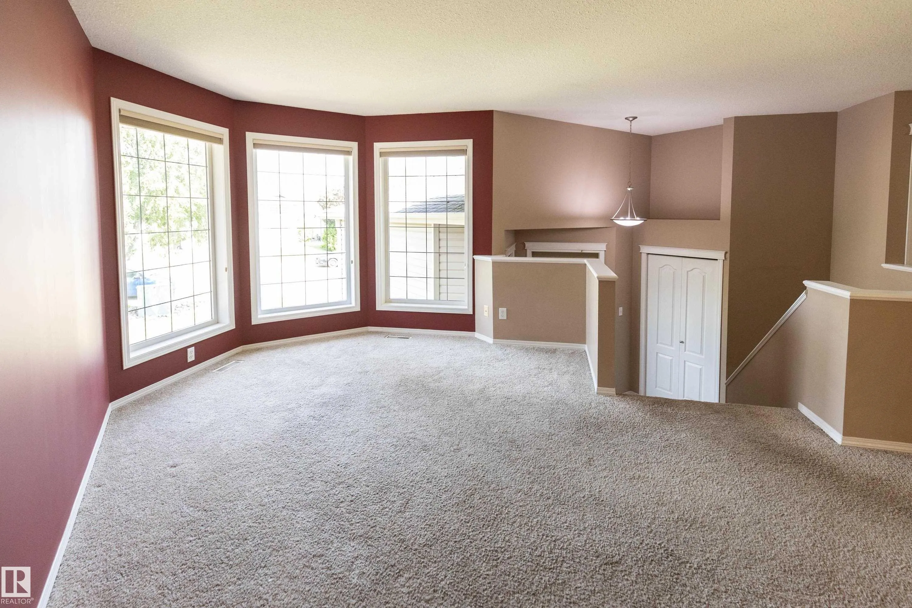84 Ridgepoint Way