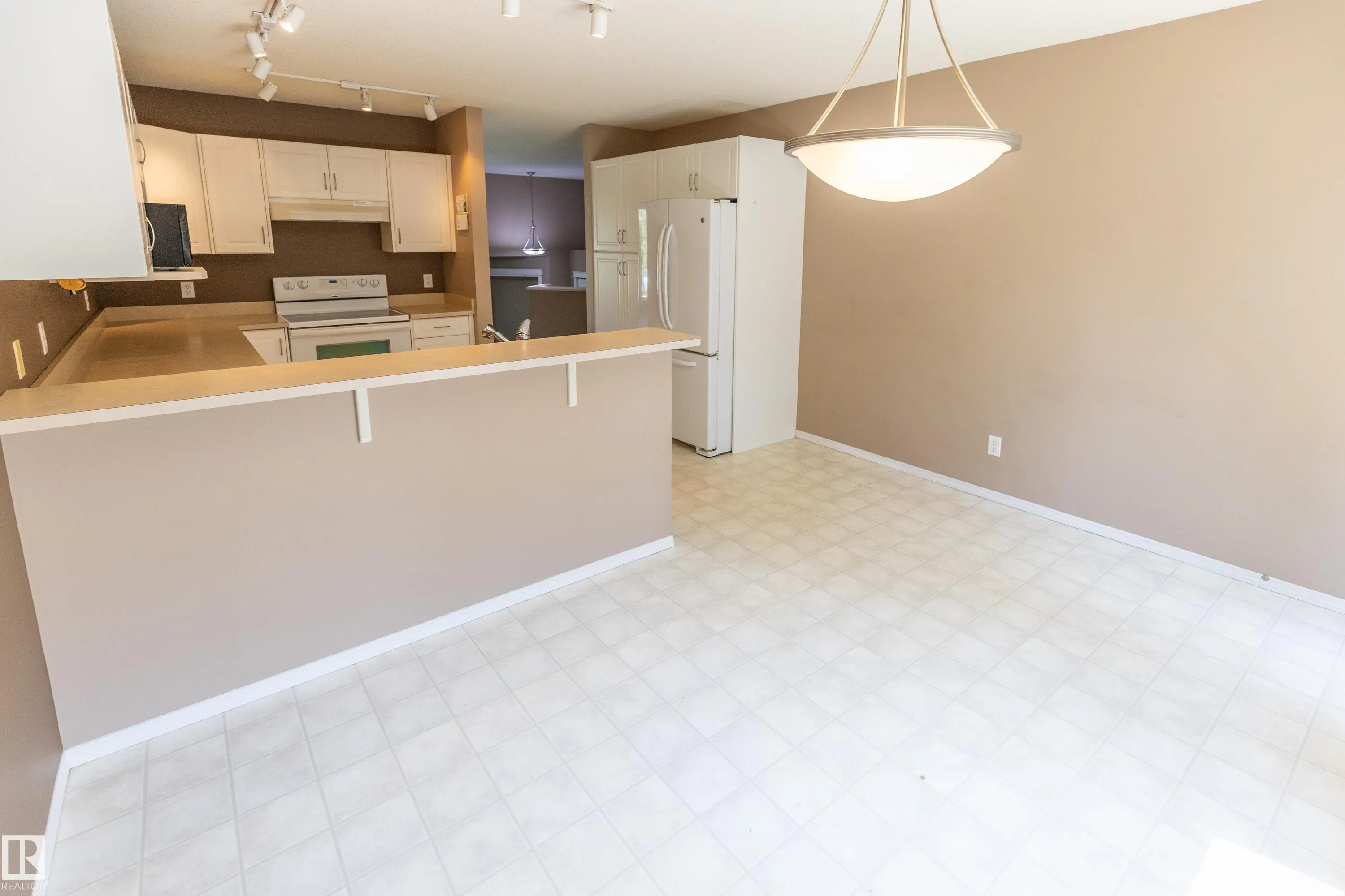 84 Ridgepoint Way