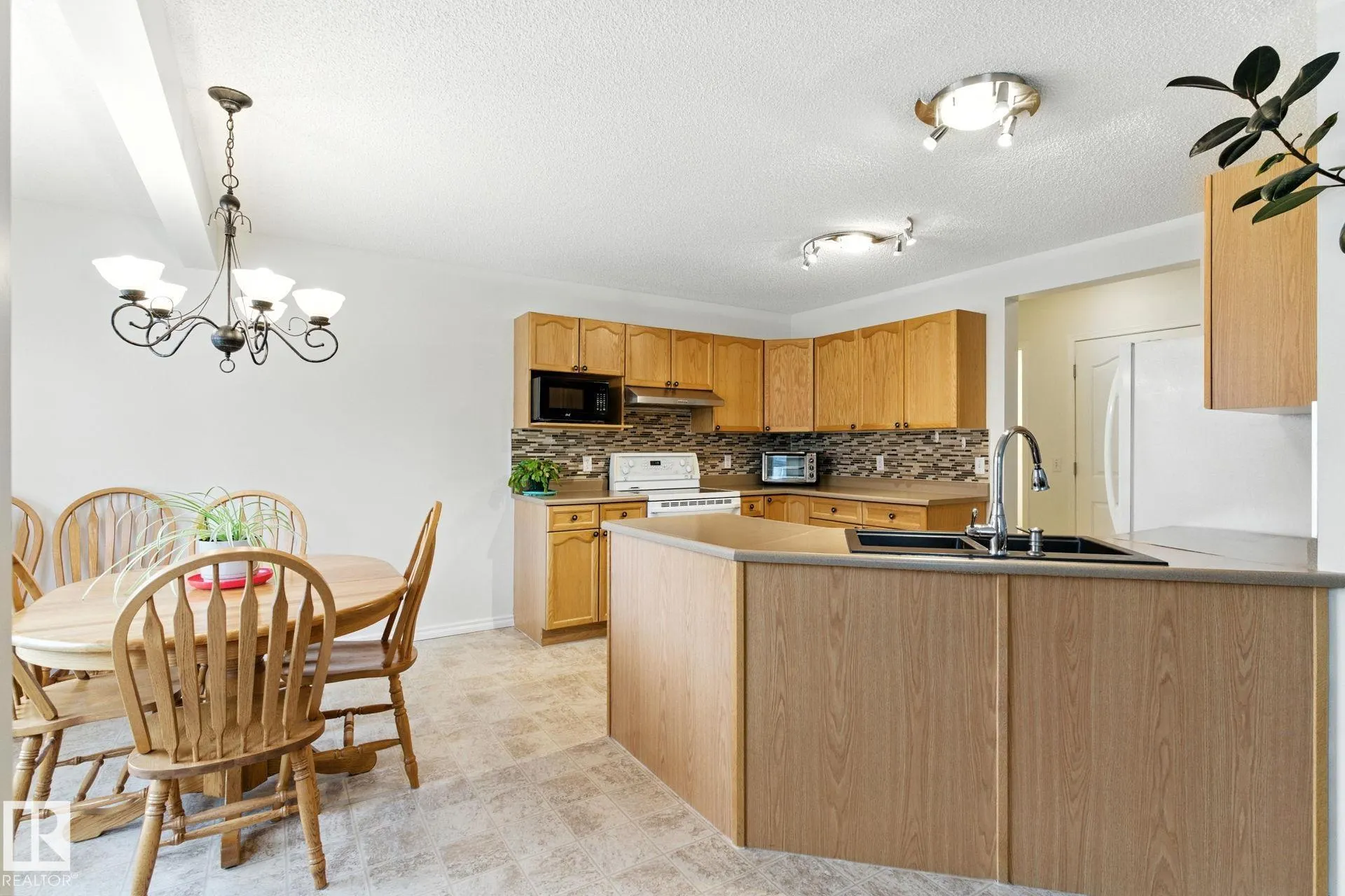 289 FOXBORO Crescent