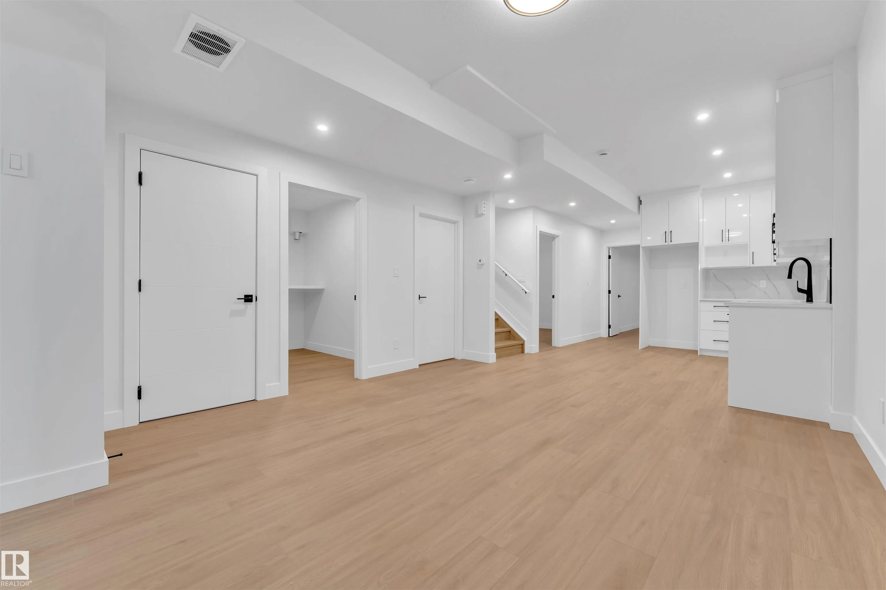 6113 CRAWFORD Drive