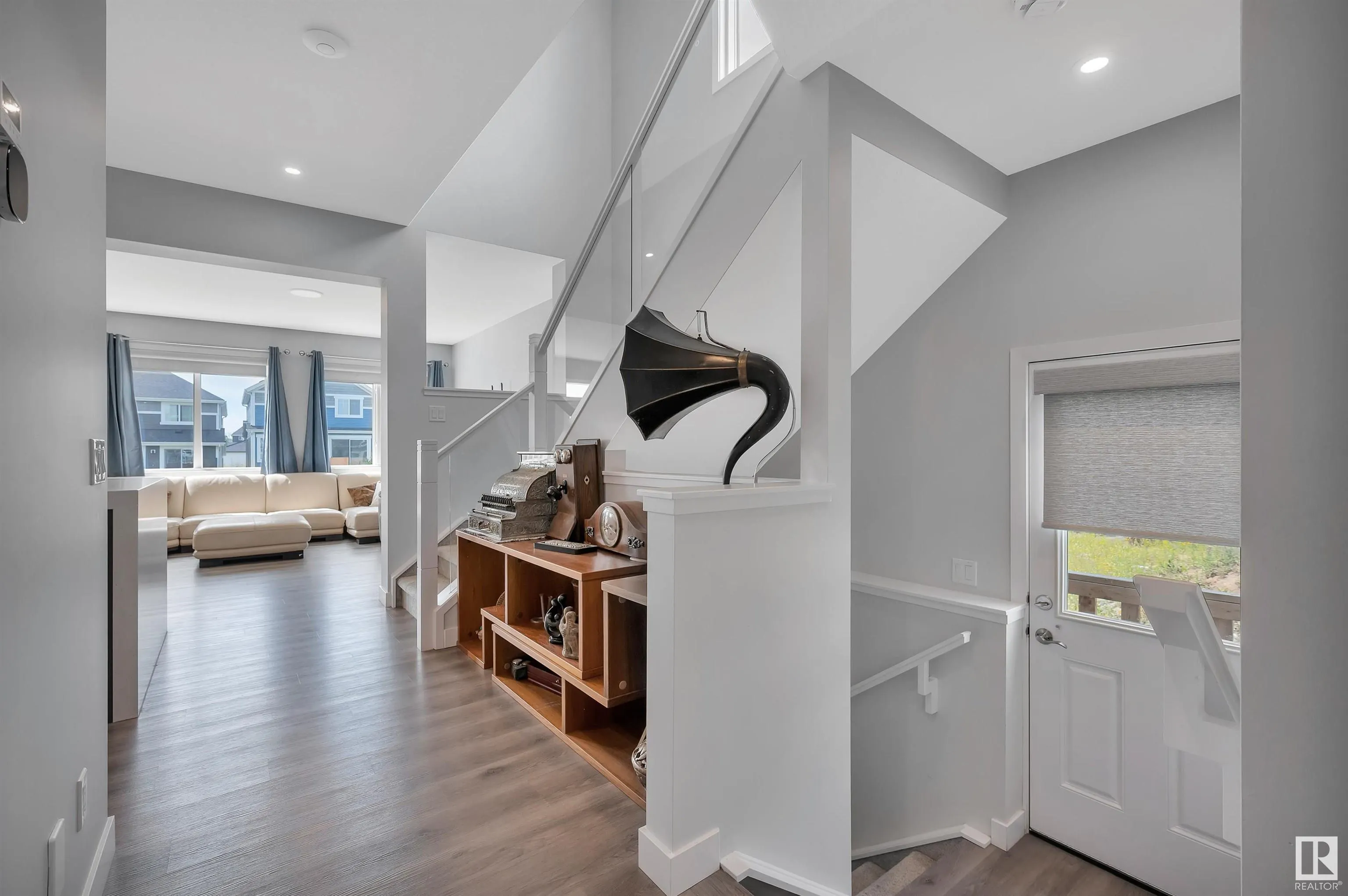 134 EDGEWATER Circle