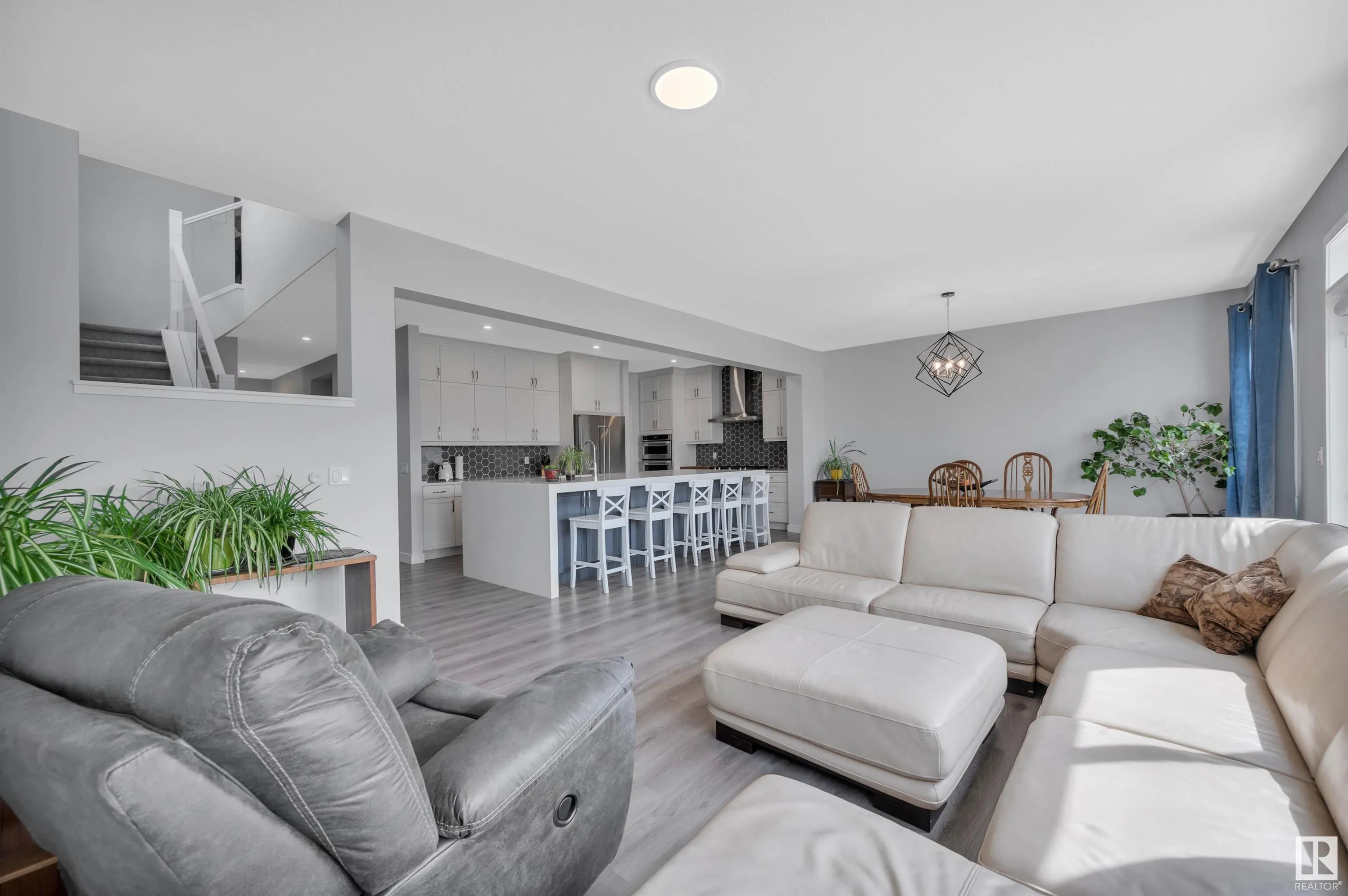 134 EDGEWATER Circle
