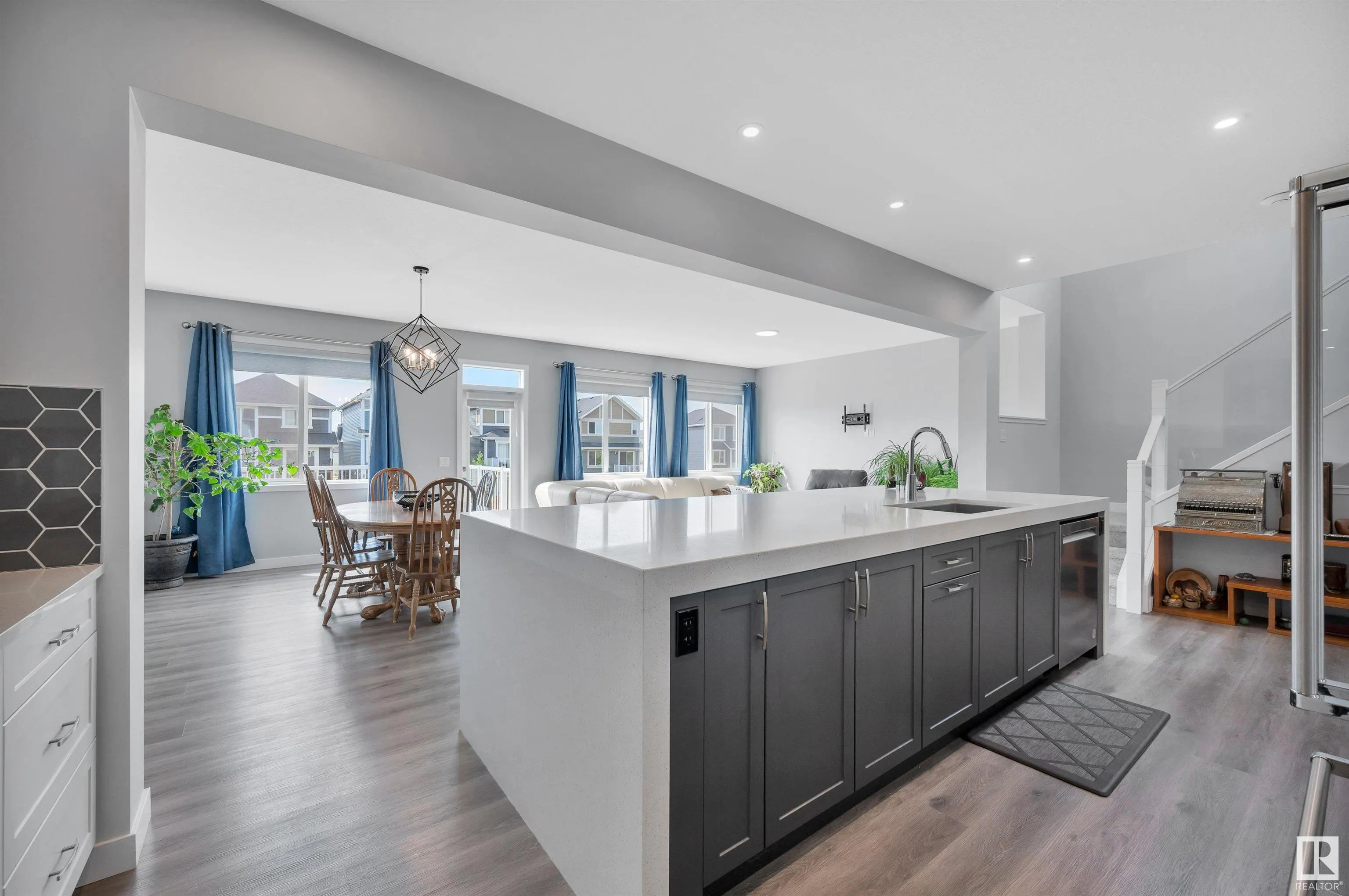 134 EDGEWATER Circle
