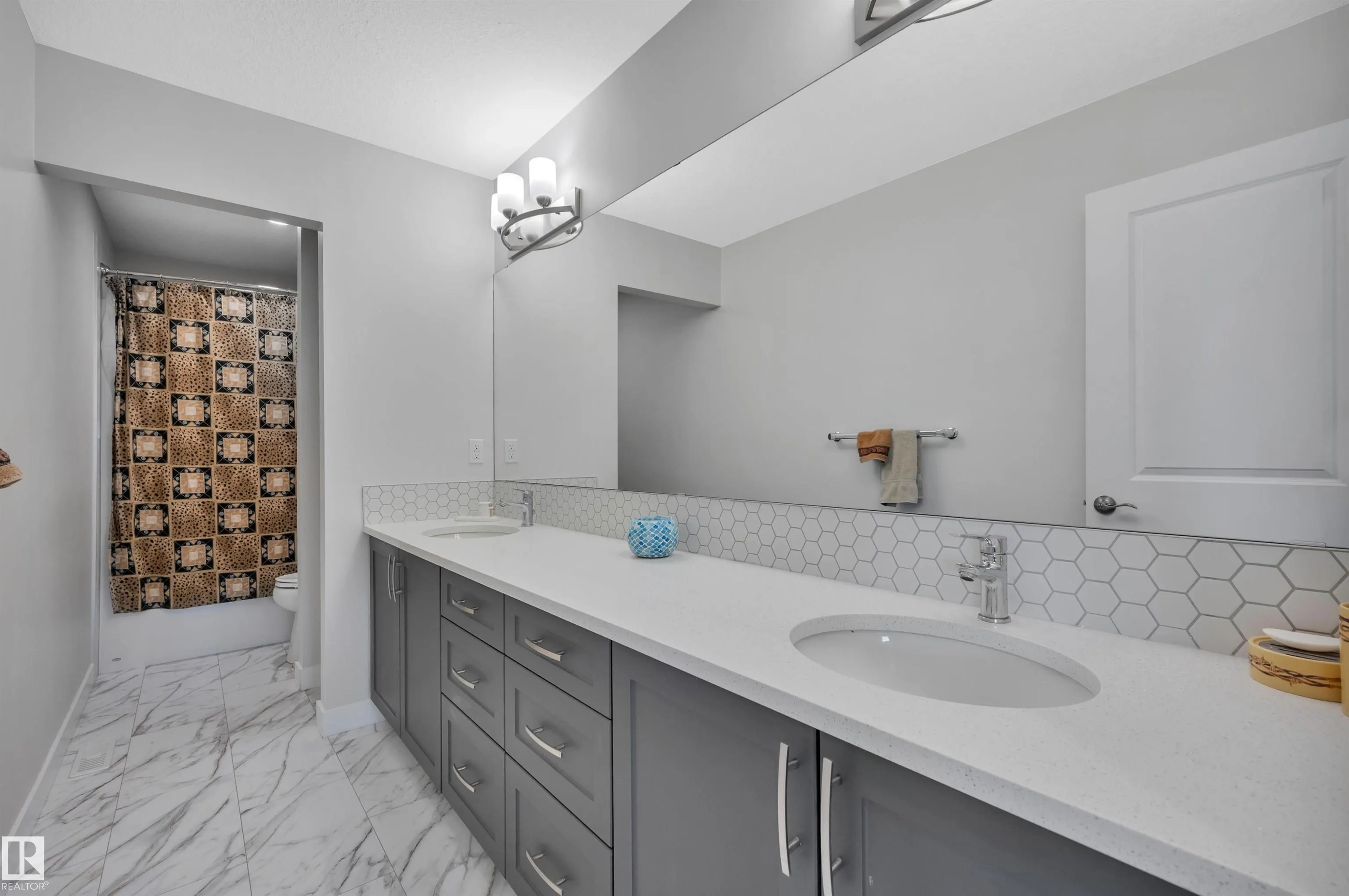 134 EDGEWATER Circle
