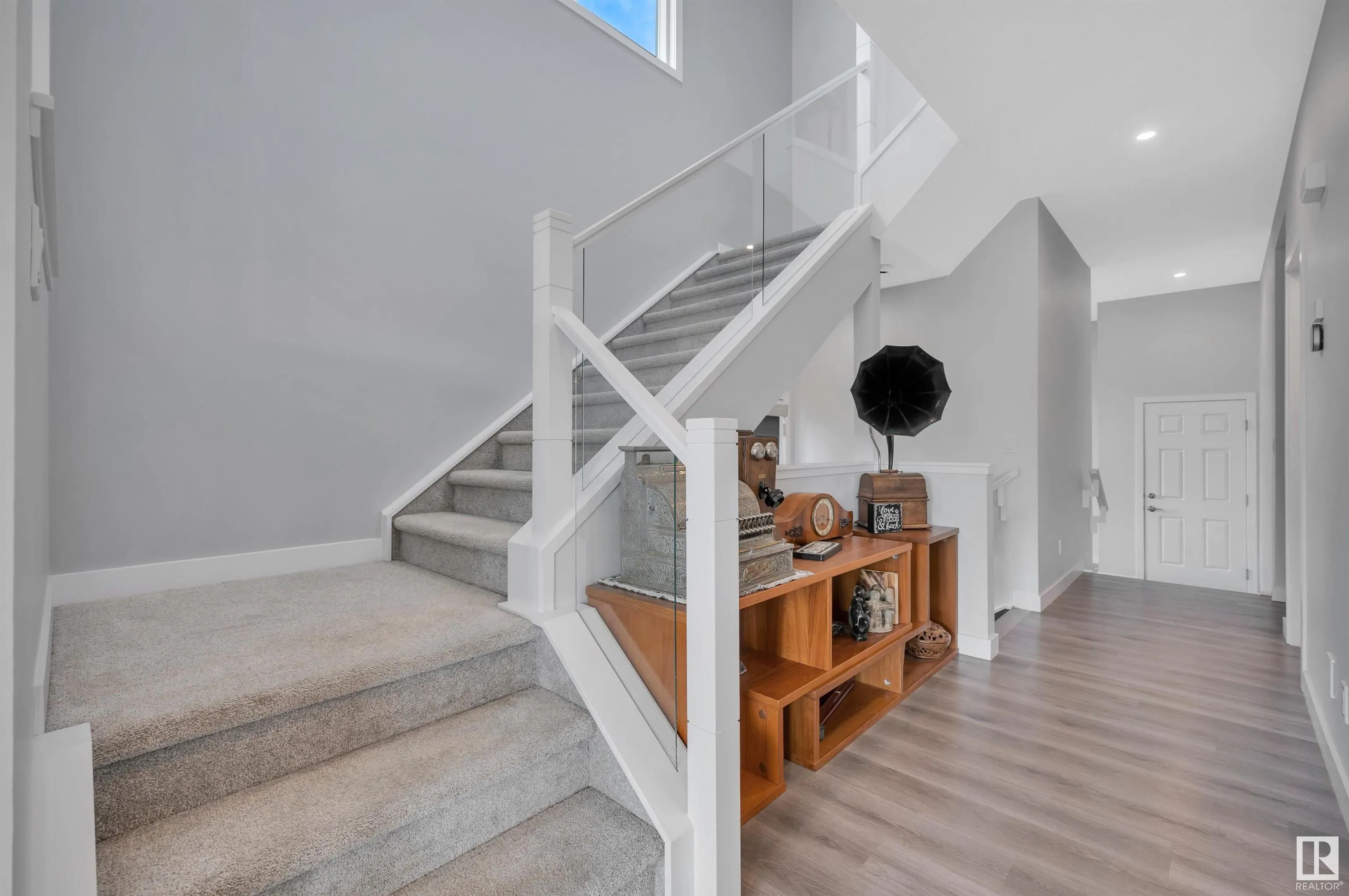 134 EDGEWATER Circle