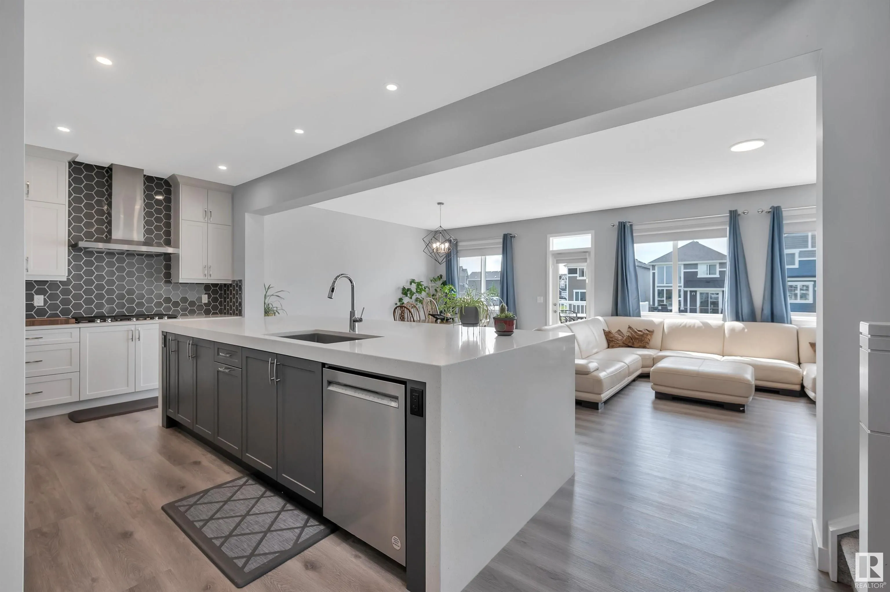 134 EDGEWATER Circle