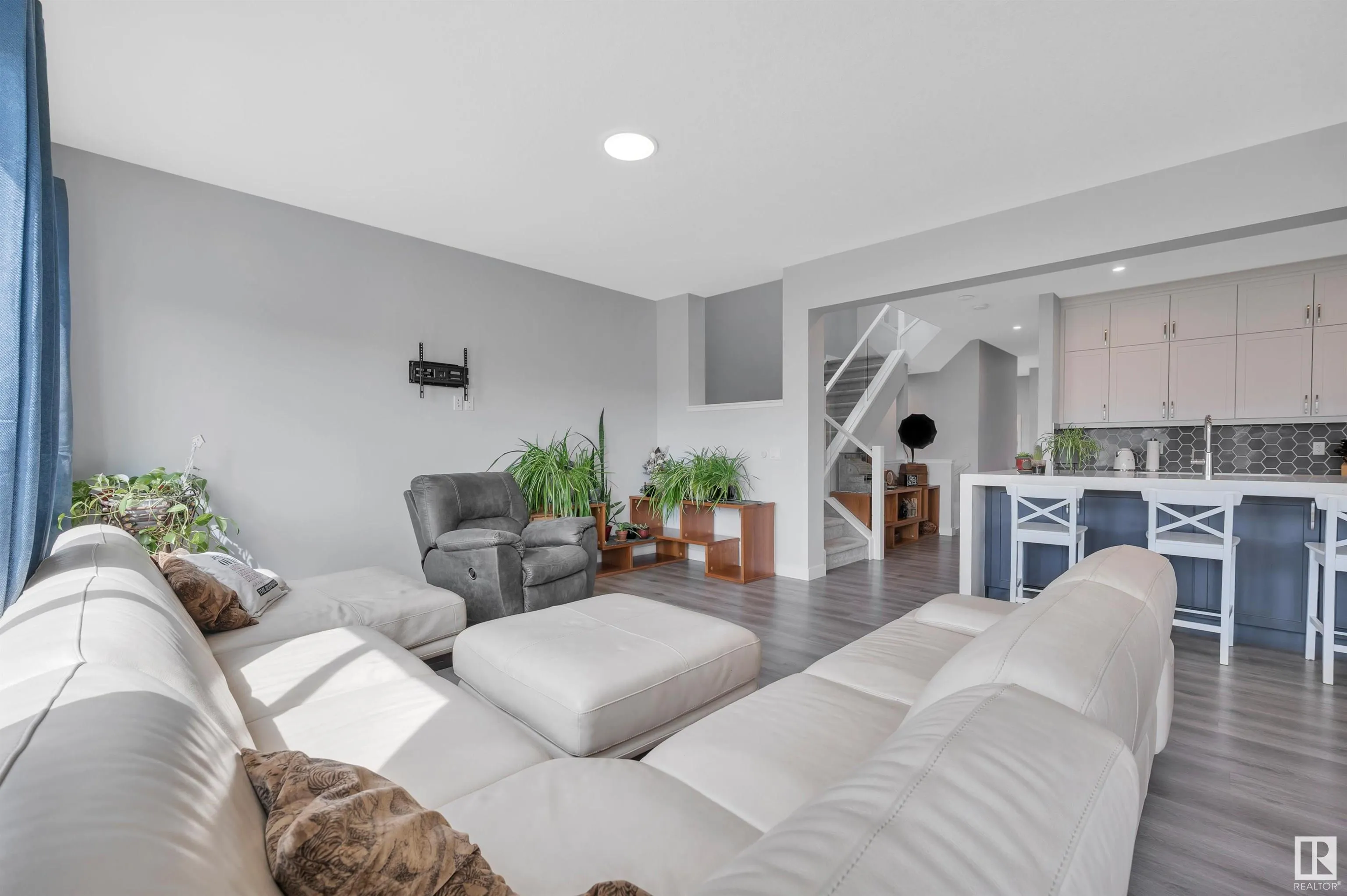 134 EDGEWATER Circle