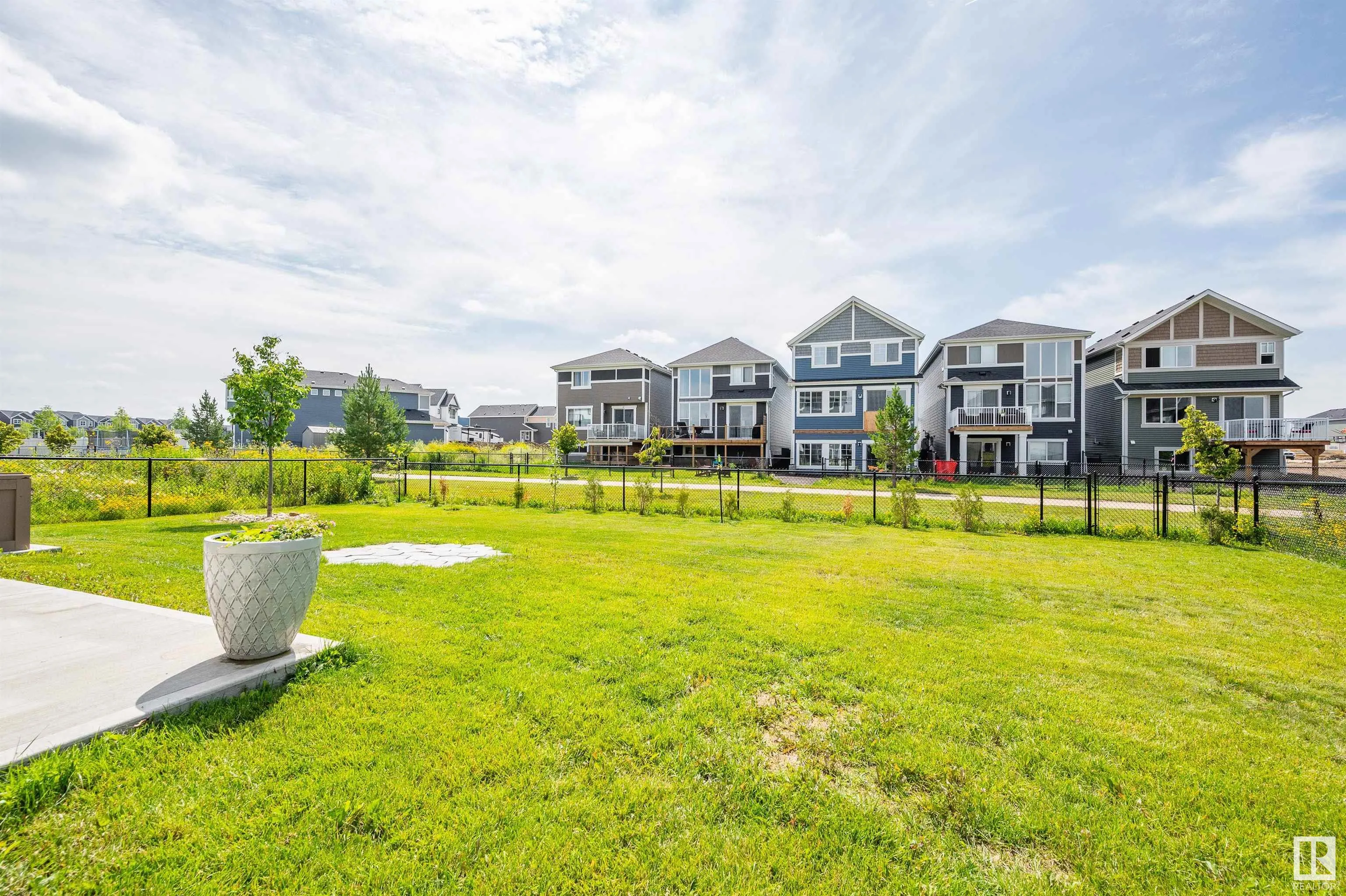 134 EDGEWATER Circle