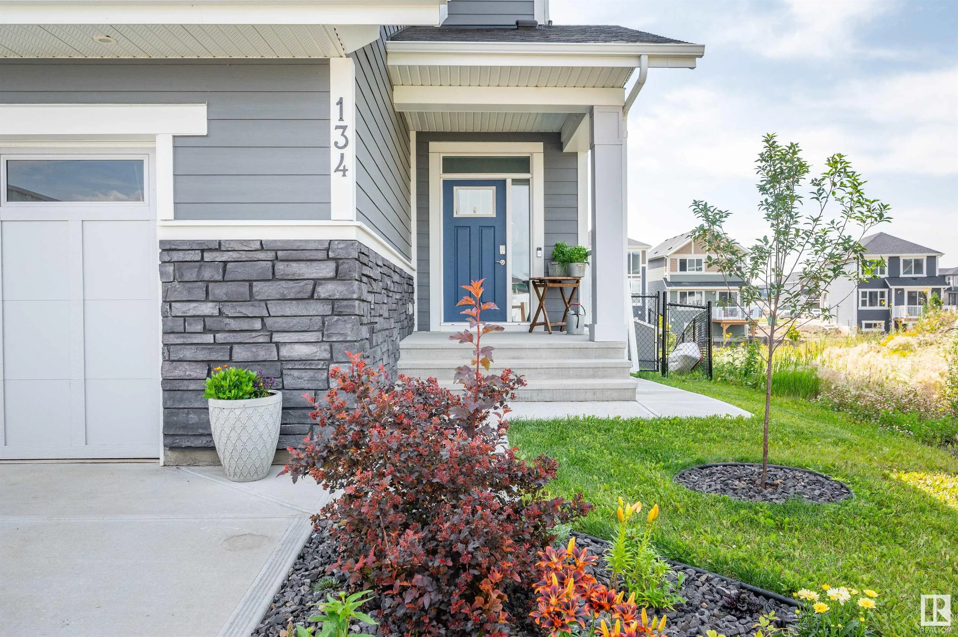 134 EDGEWATER Circle
