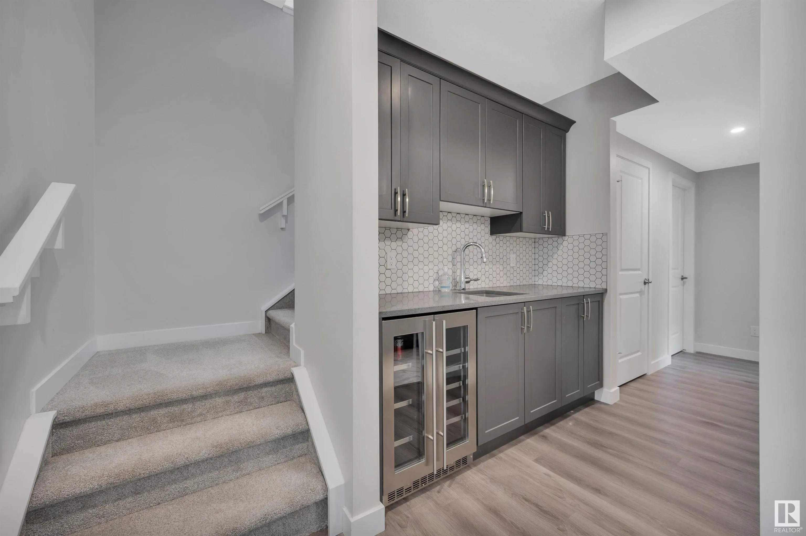 134 EDGEWATER Circle