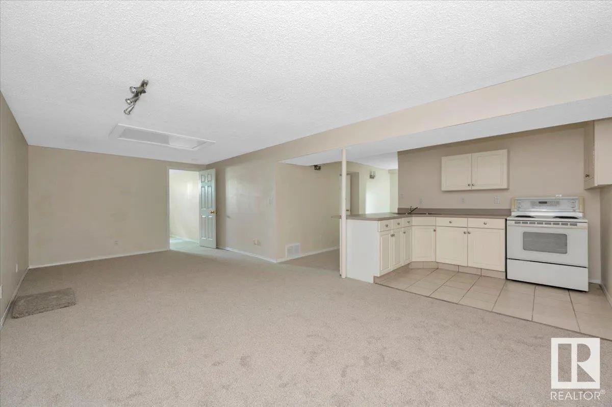 2 MEADOWBROOK Road