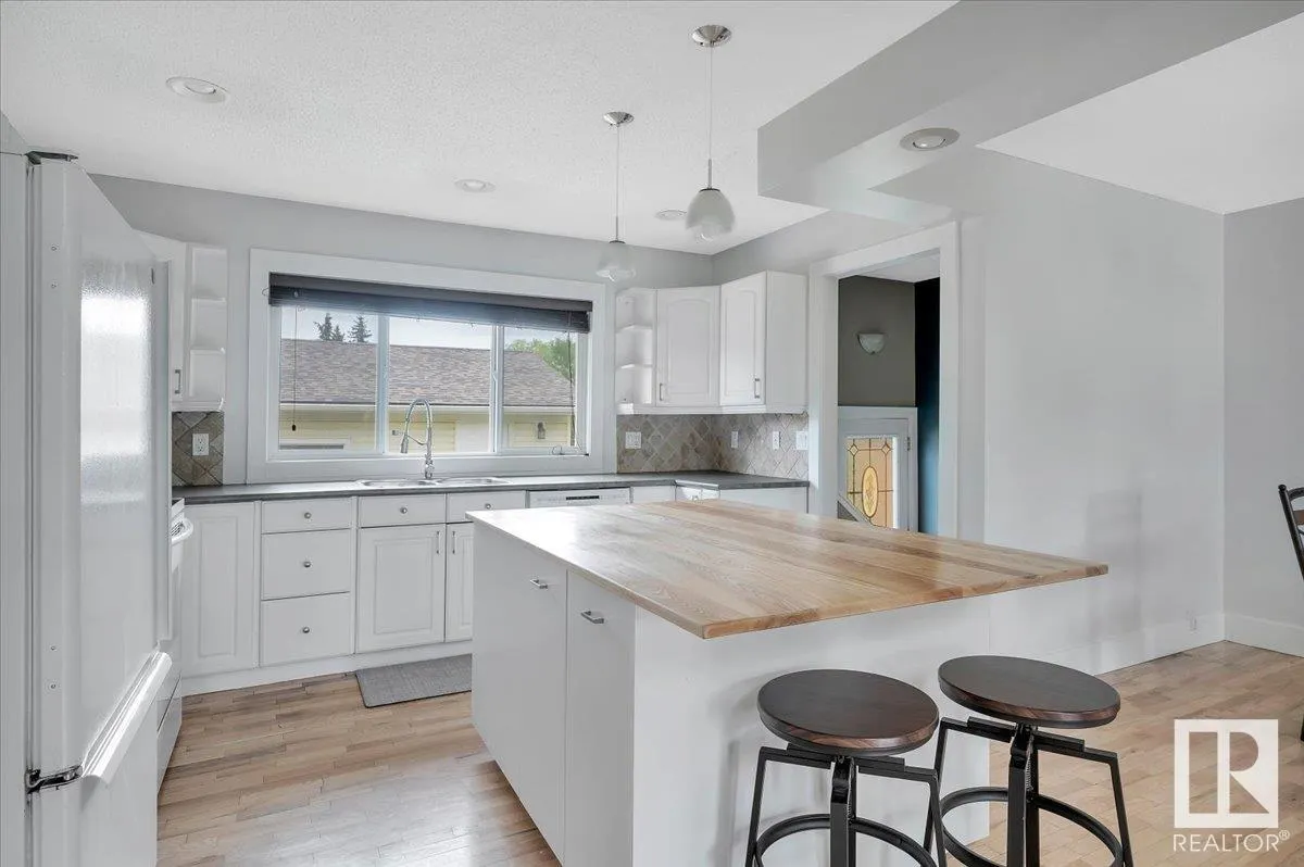 2 MEADOWBROOK Road