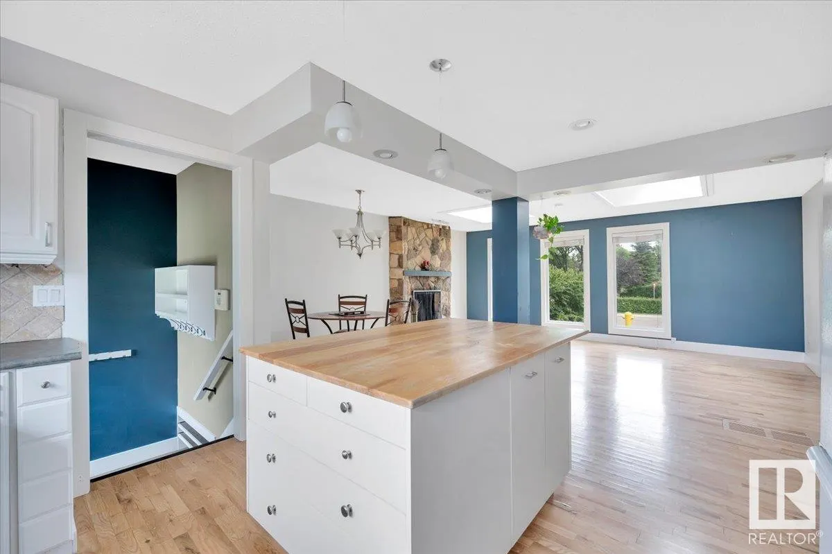 2 MEADOWBROOK Road