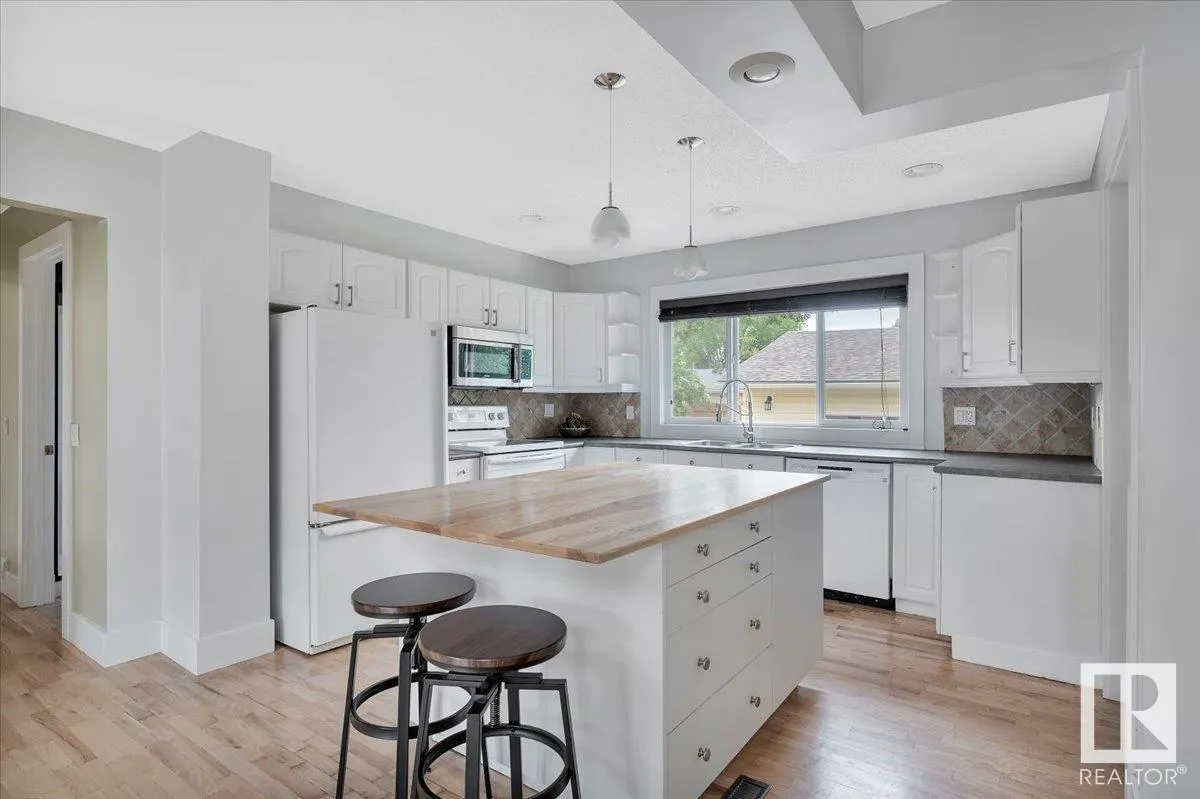 2 MEADOWBROOK Road