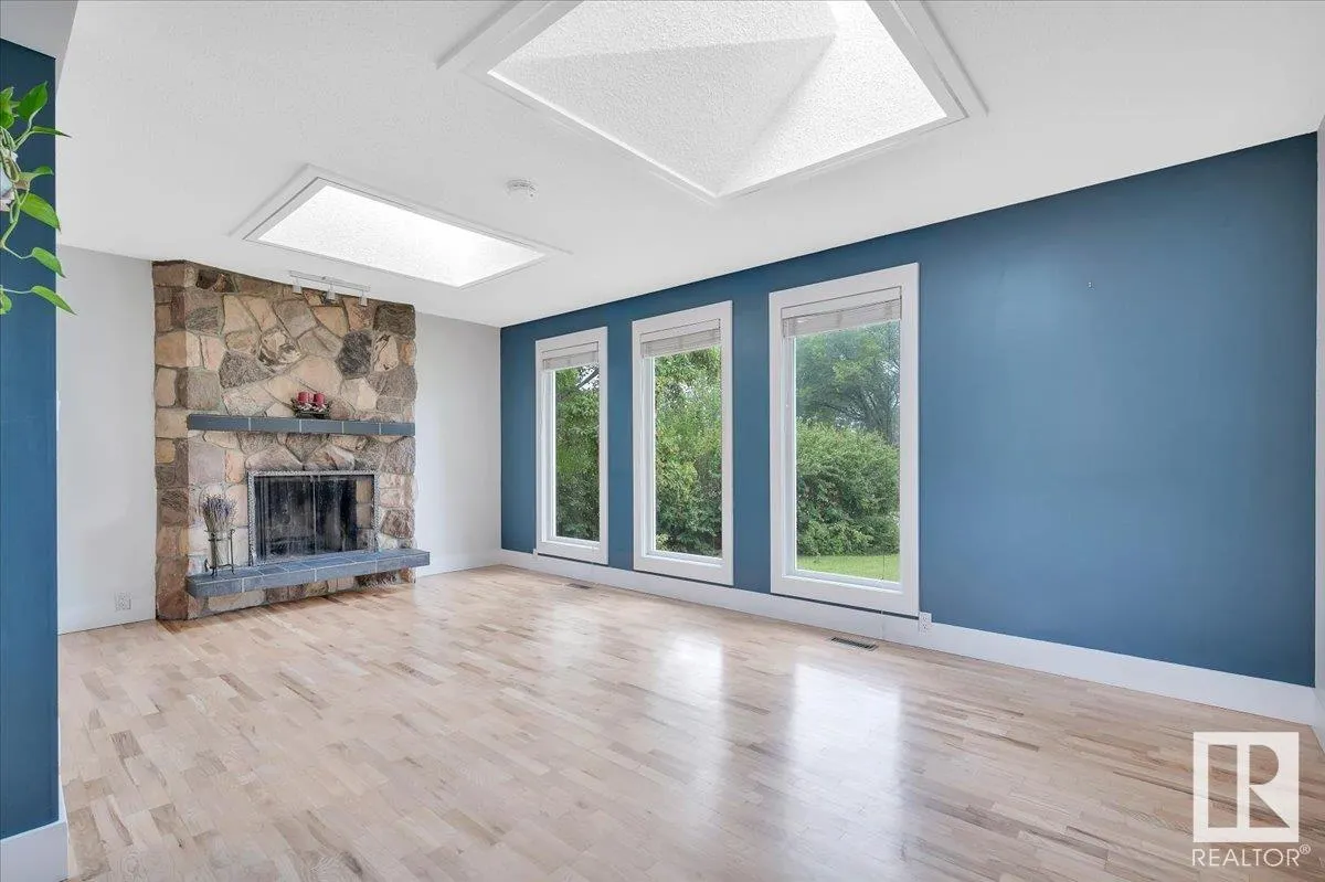 2 MEADOWBROOK Road