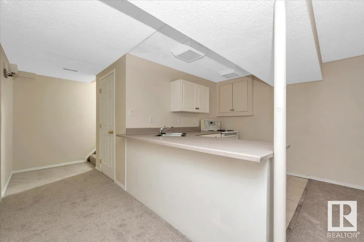 2 MEADOWBROOK Road