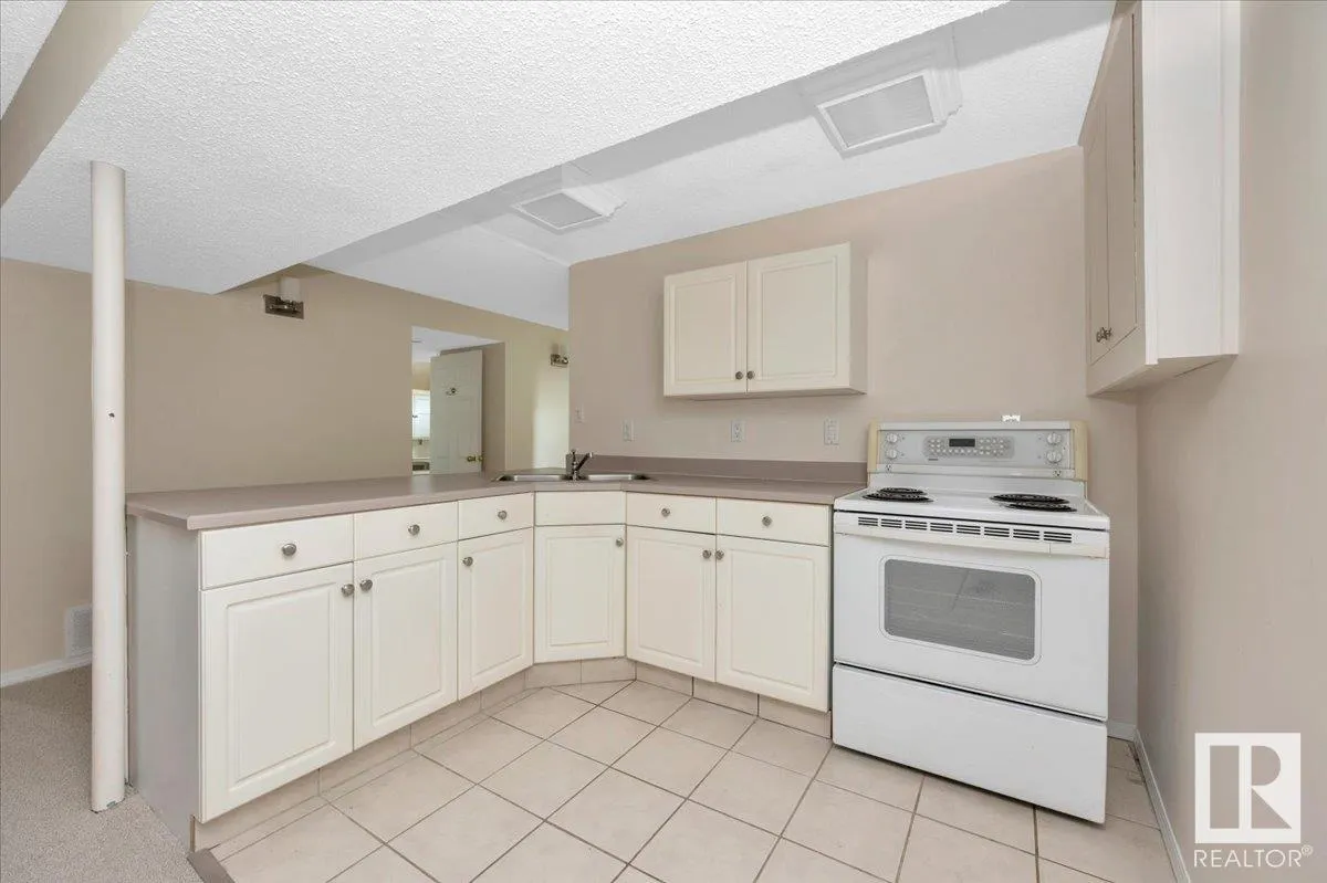 2 MEADOWBROOK Road