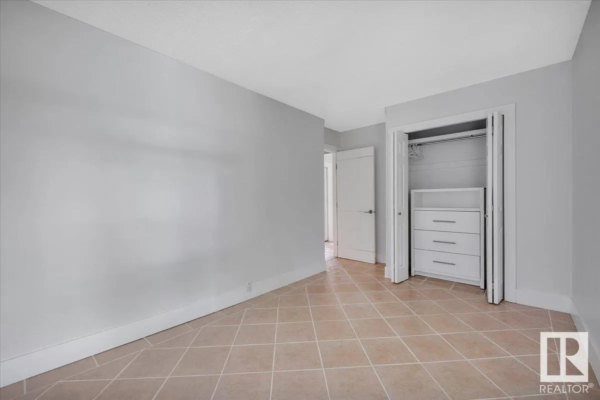 2 MEADOWBROOK Road