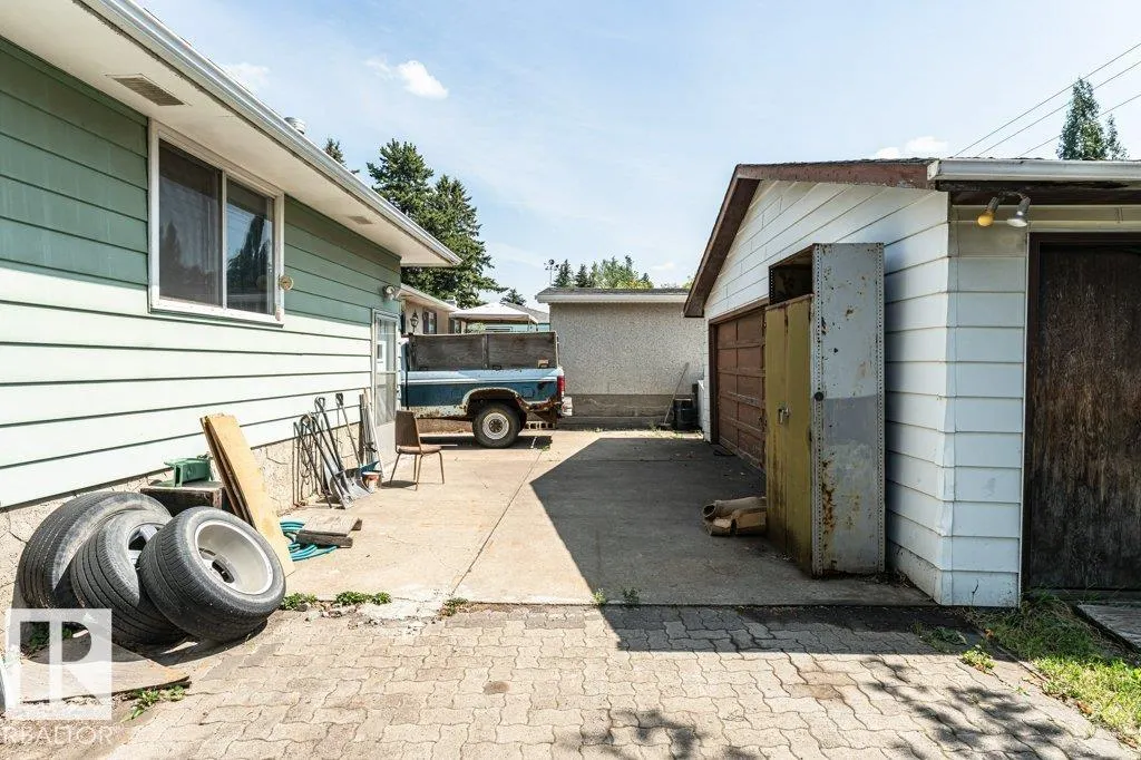 1036 MOYER Drive