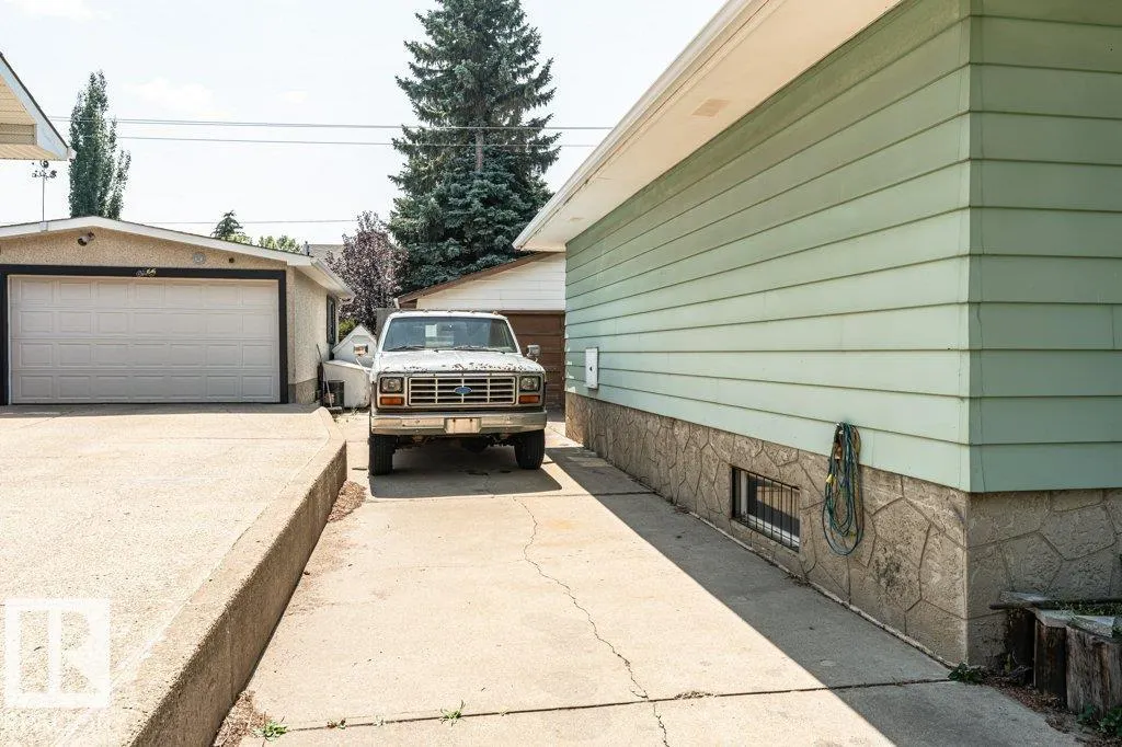 1036 MOYER Drive