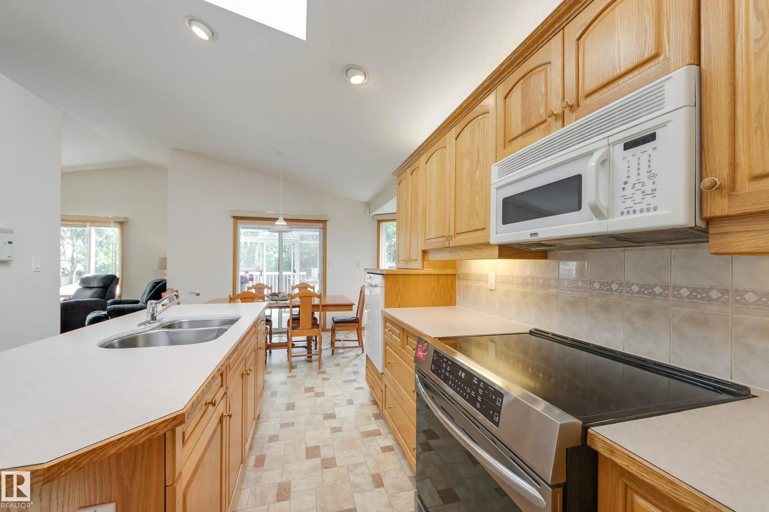 446 DAVENPORT Drive