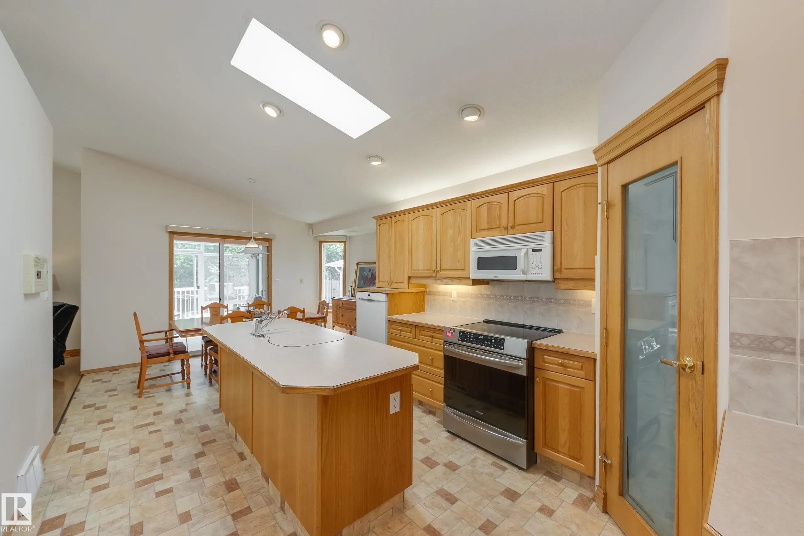 446 DAVENPORT Drive