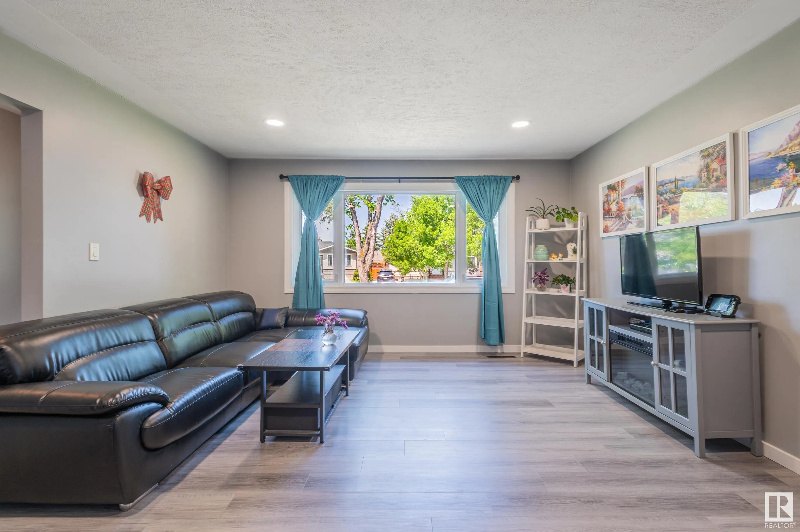 8803 160 Street