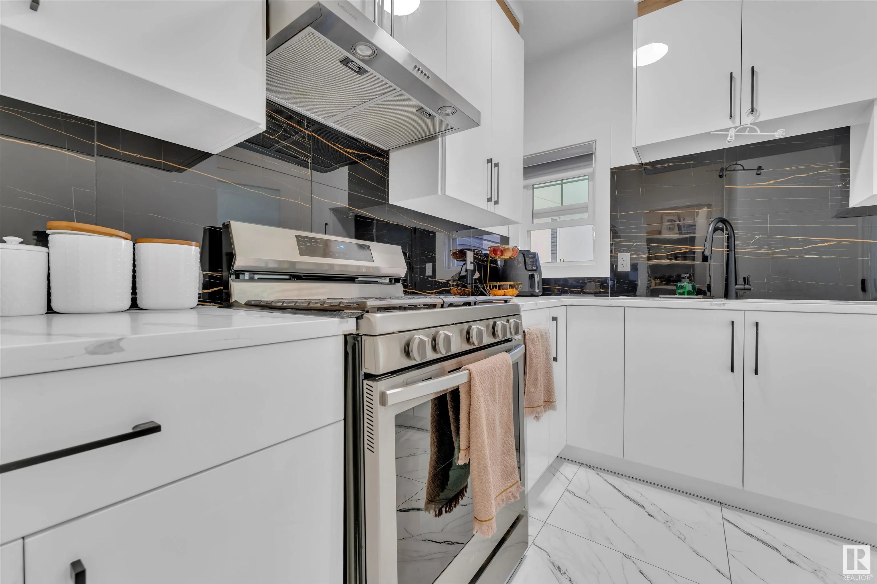 1809 18A Avenue