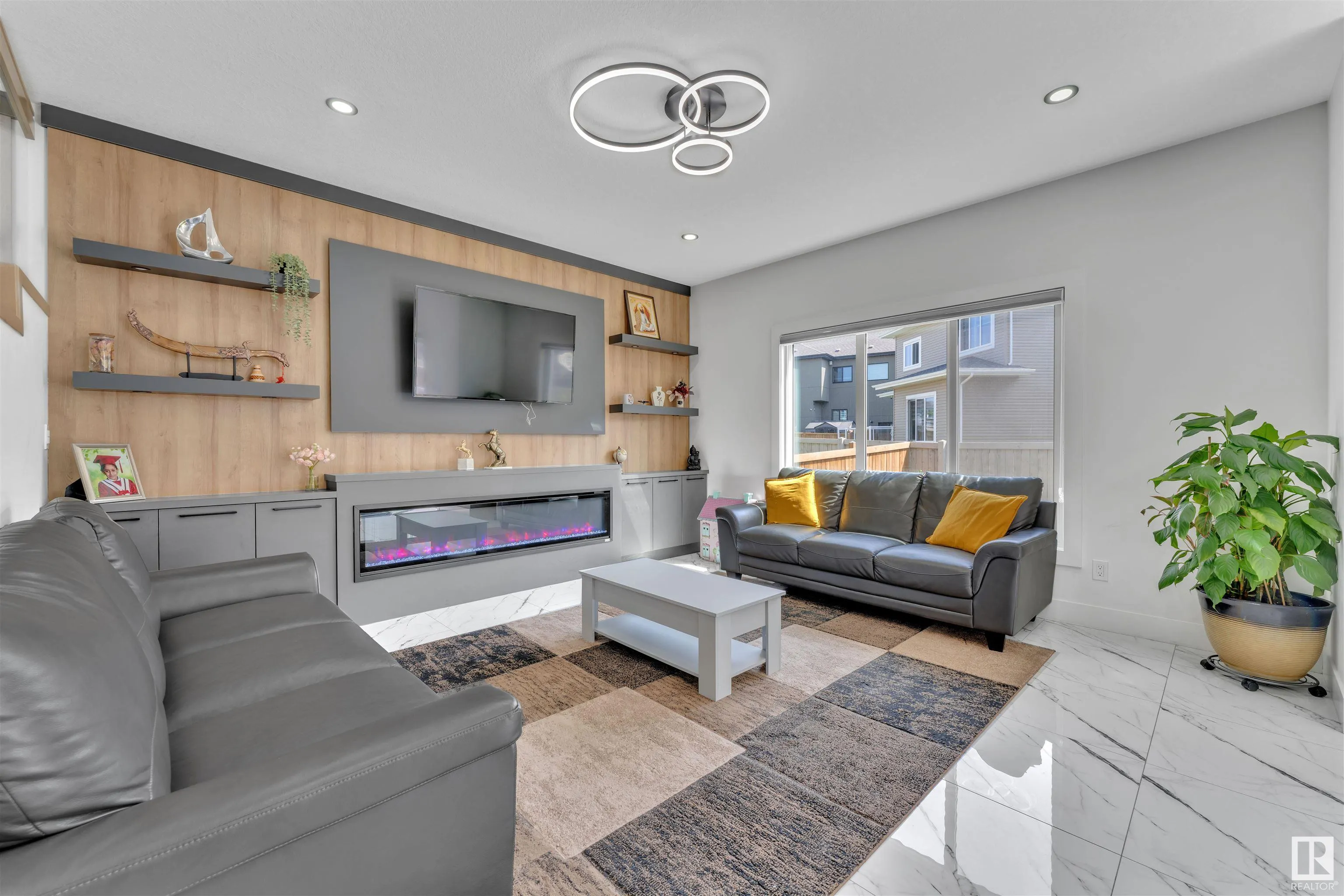 1809 18A Avenue