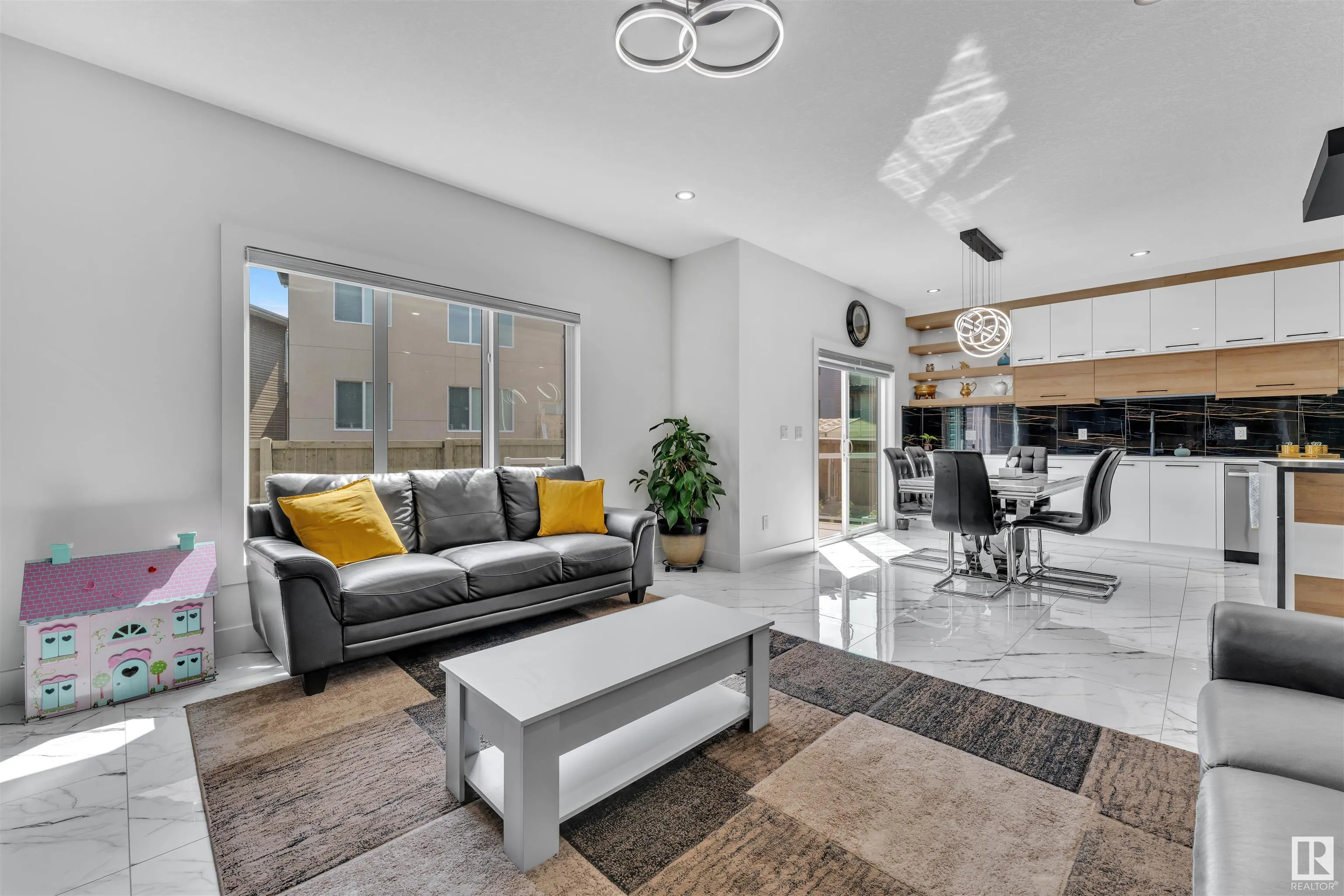 1809 18A Avenue