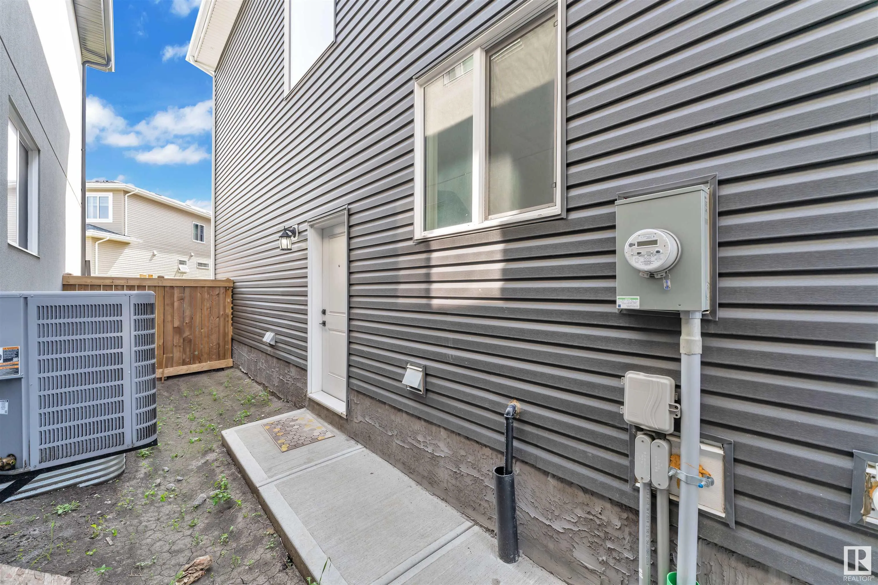 1809 18A Avenue