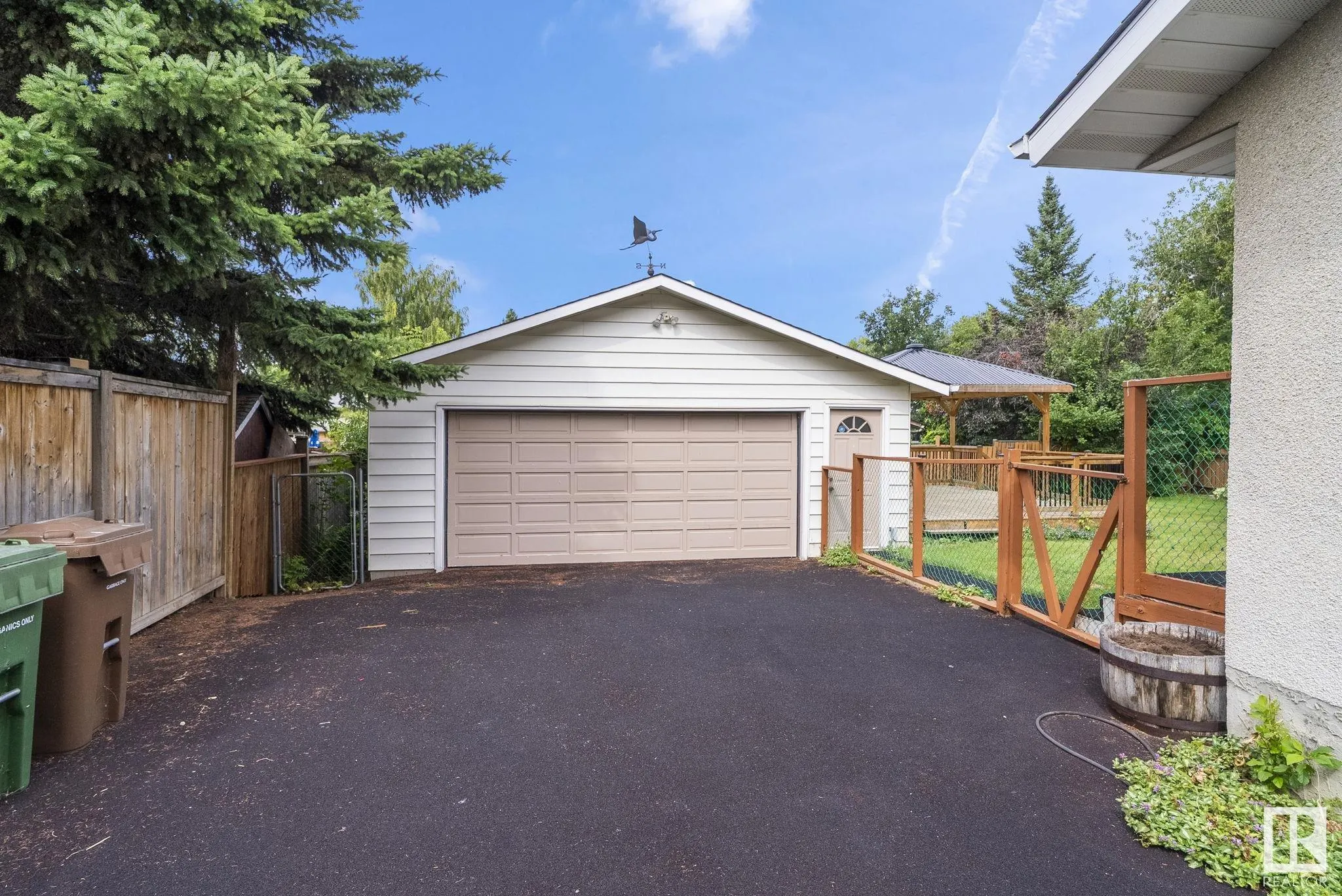 42 LARKSPUR Crescent