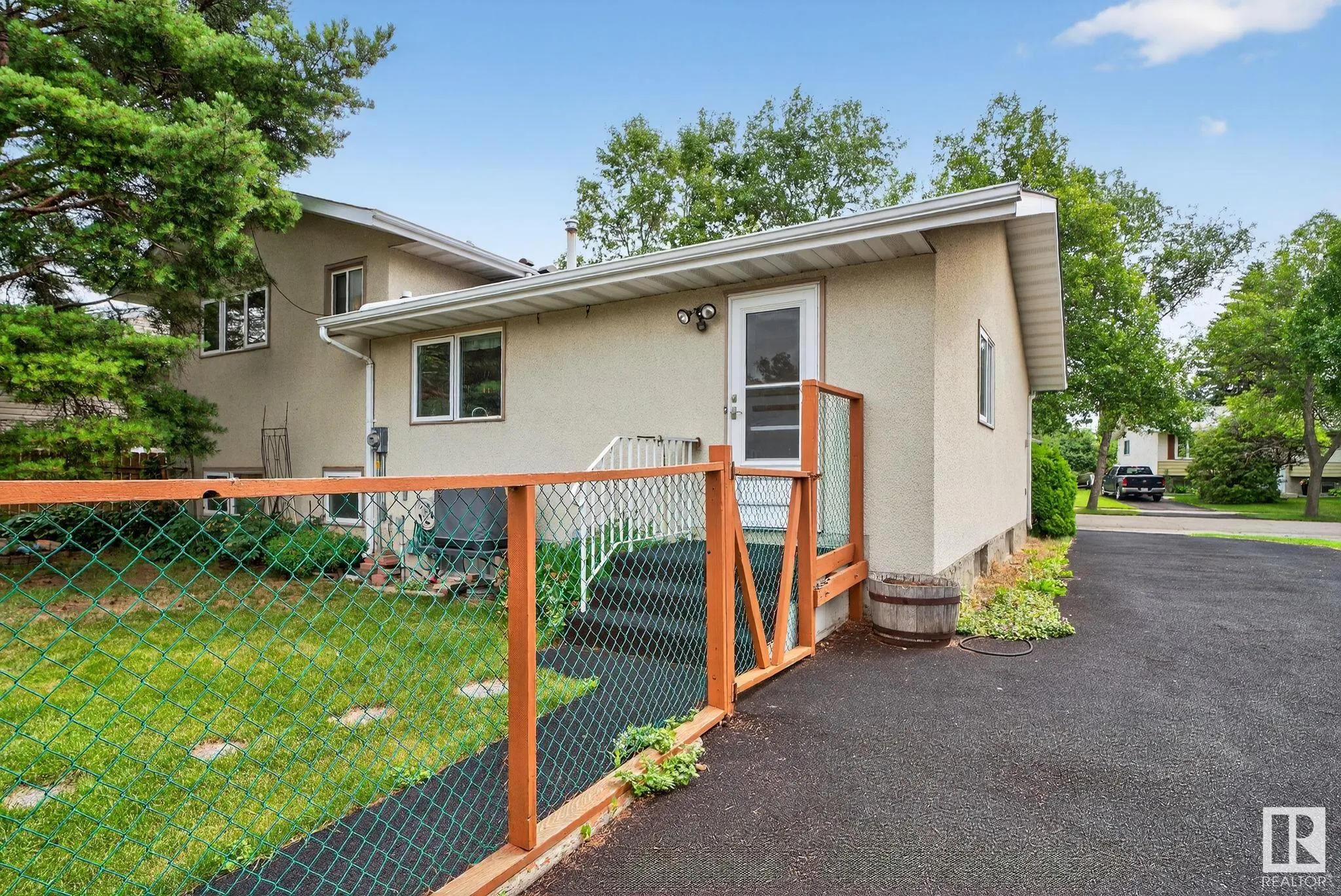 42 LARKSPUR Crescent