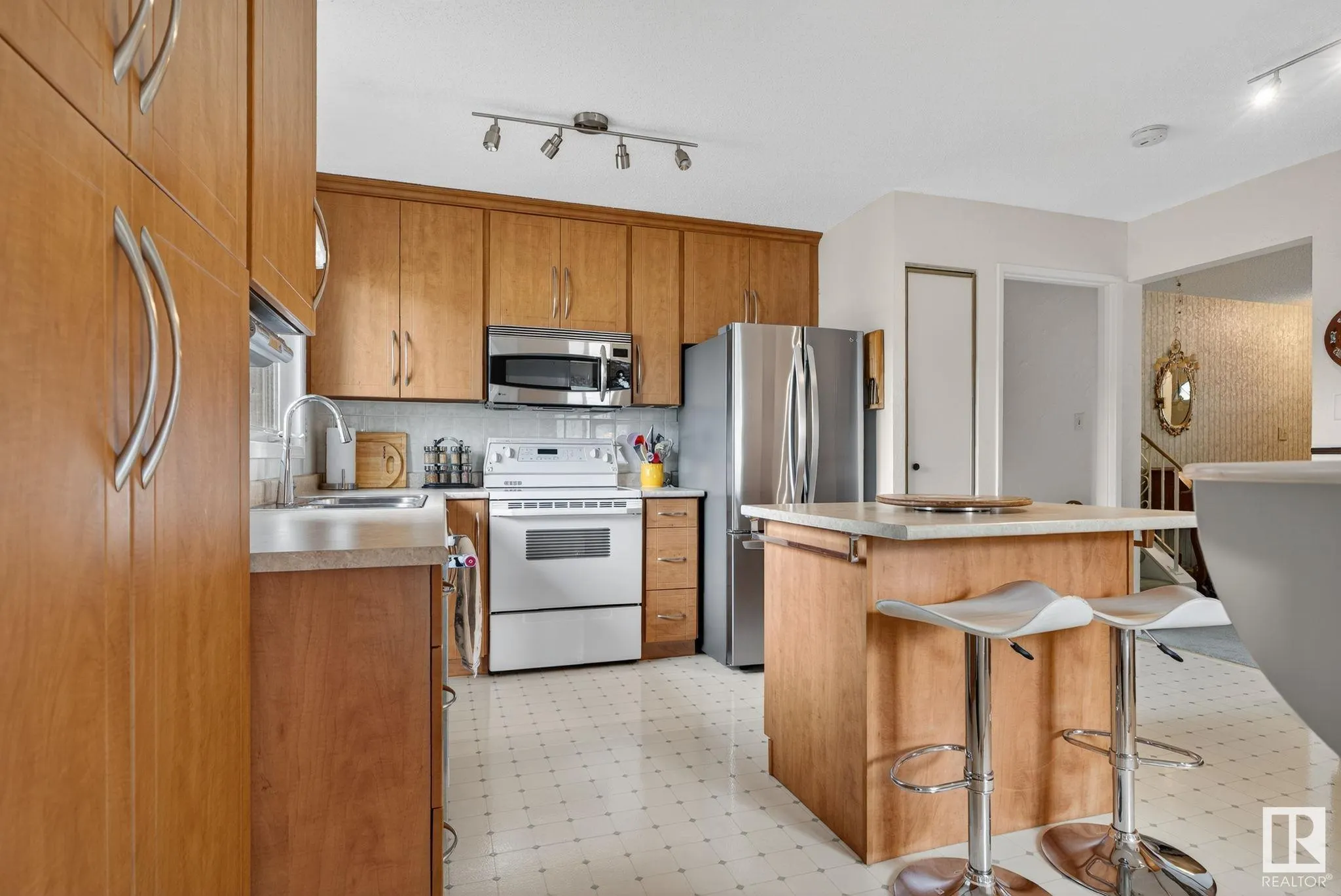 42 LARKSPUR Crescent