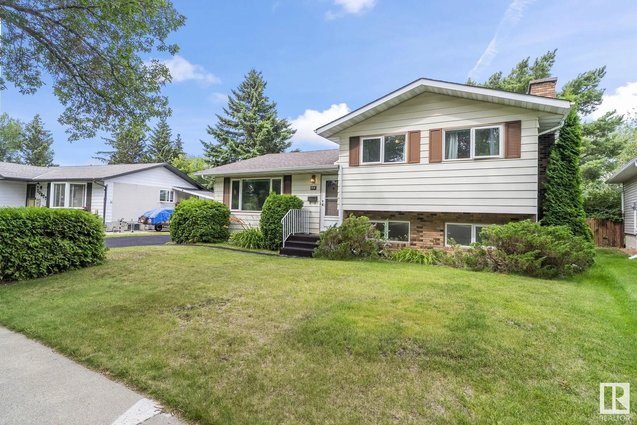 42 LARKSPUR Crescent