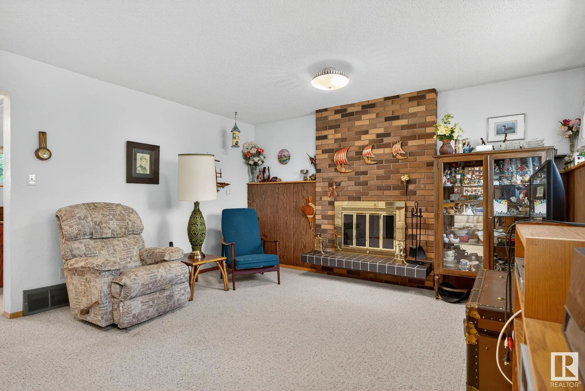 42 LARKSPUR Crescent