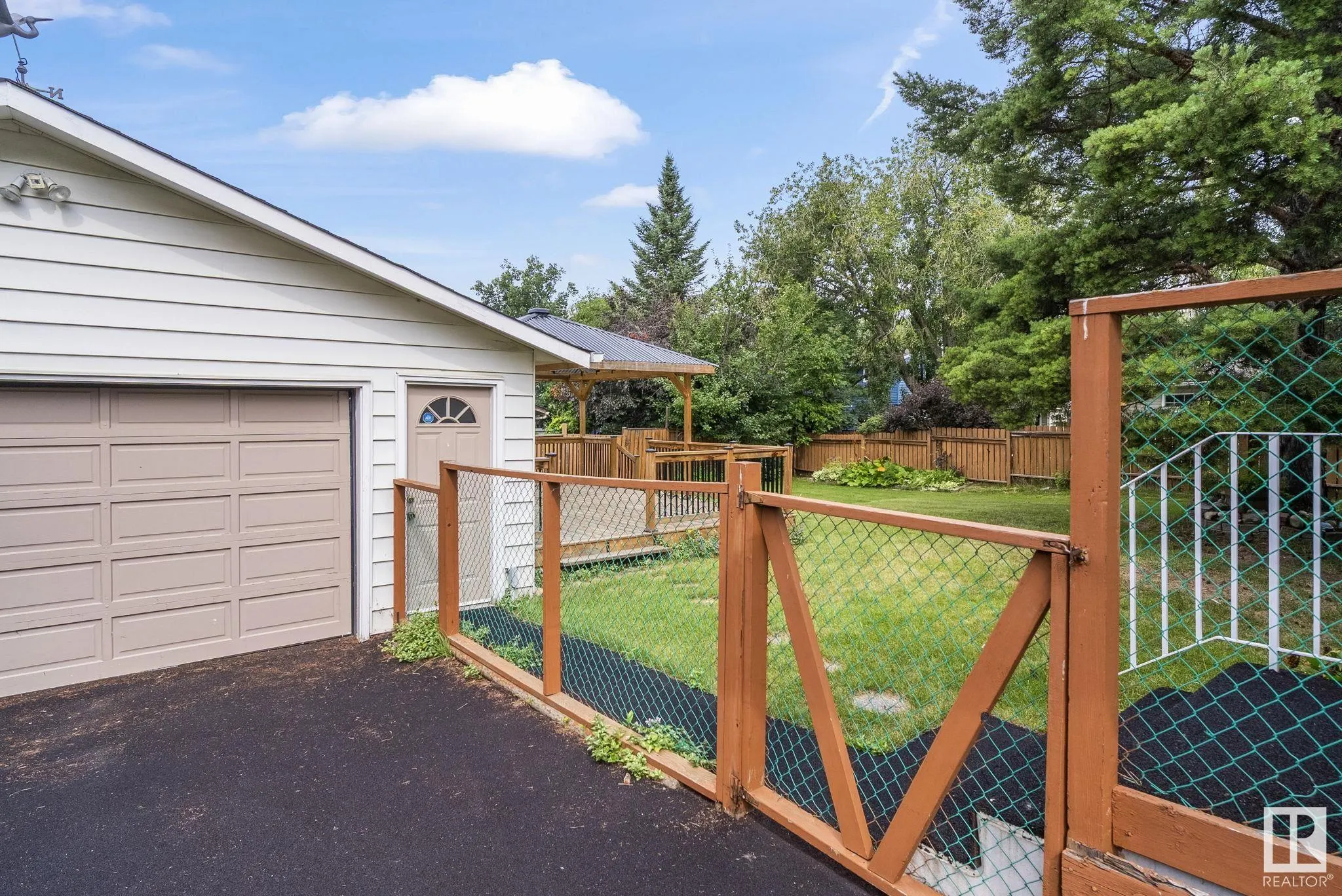42 LARKSPUR Crescent