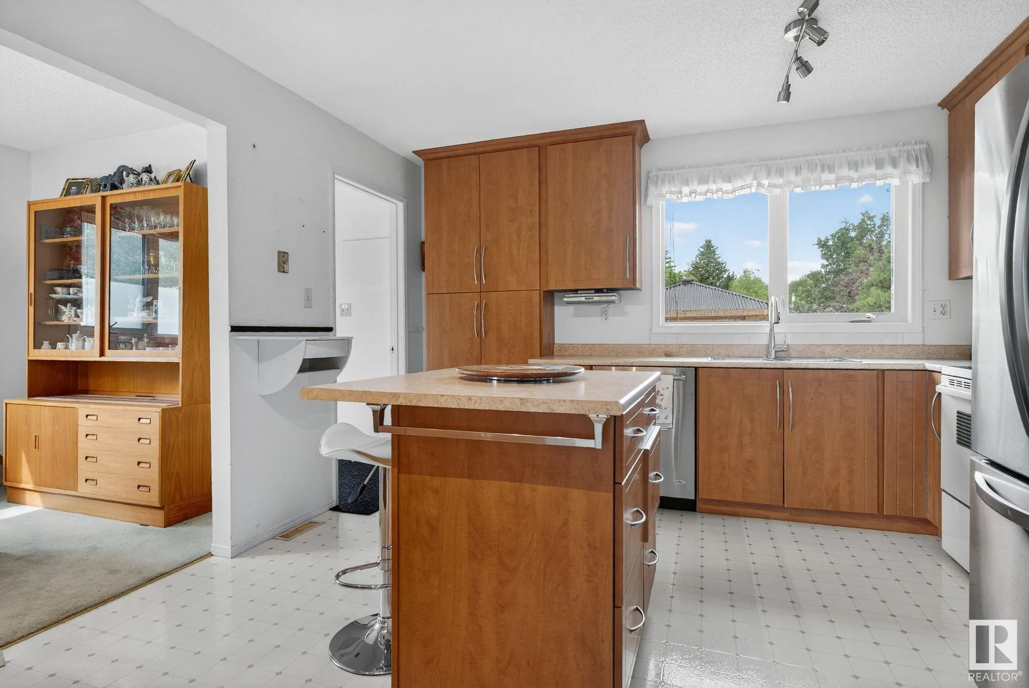 42 LARKSPUR Crescent