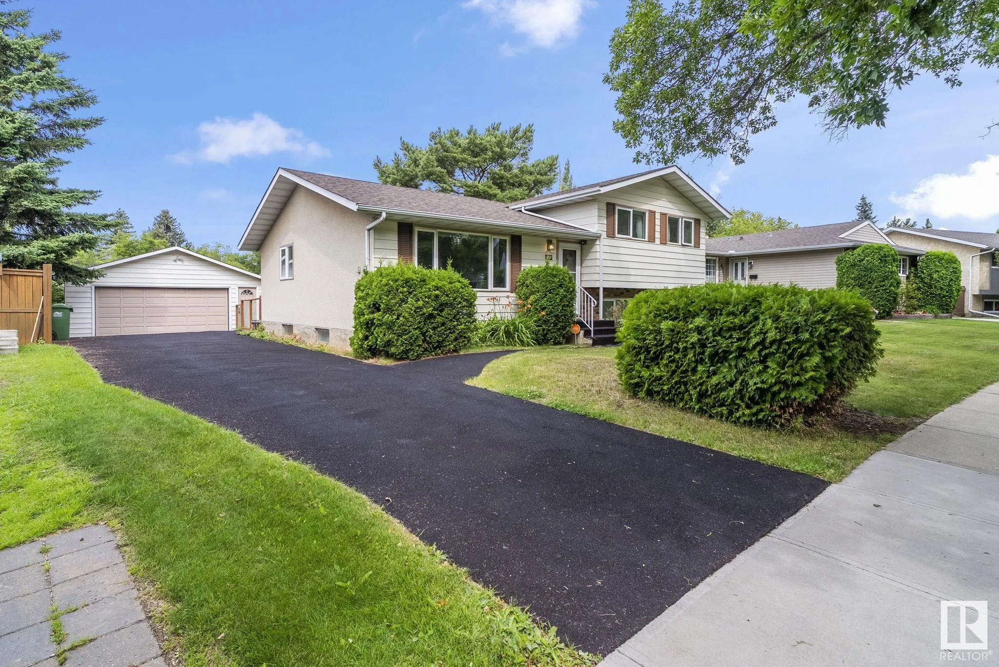 42 LARKSPUR Crescent