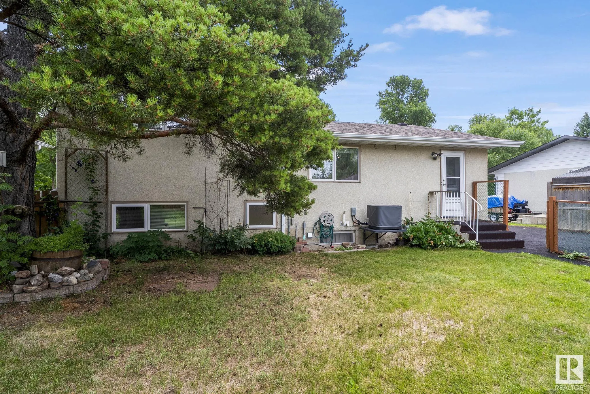 42 LARKSPUR Crescent