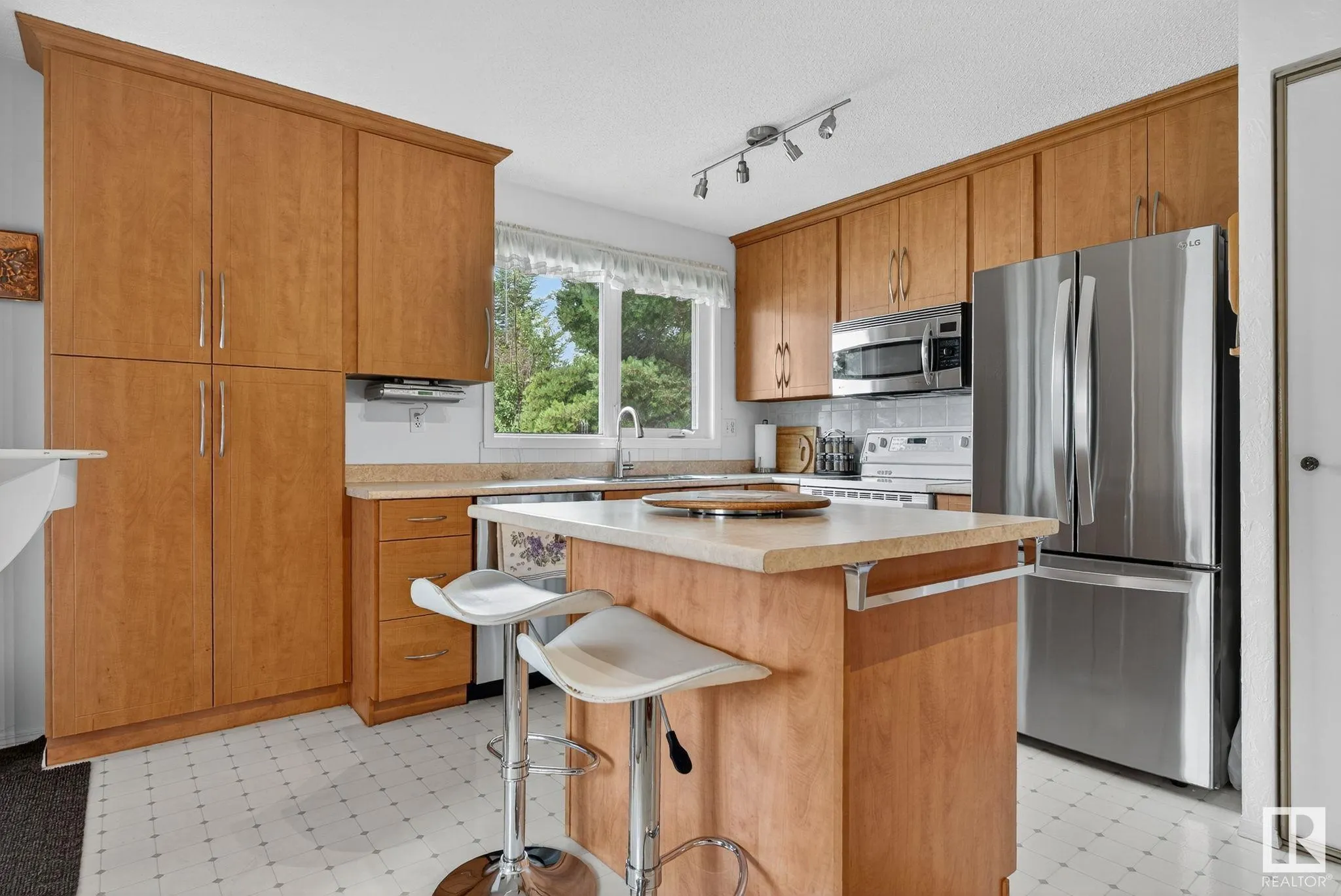 42 LARKSPUR Crescent