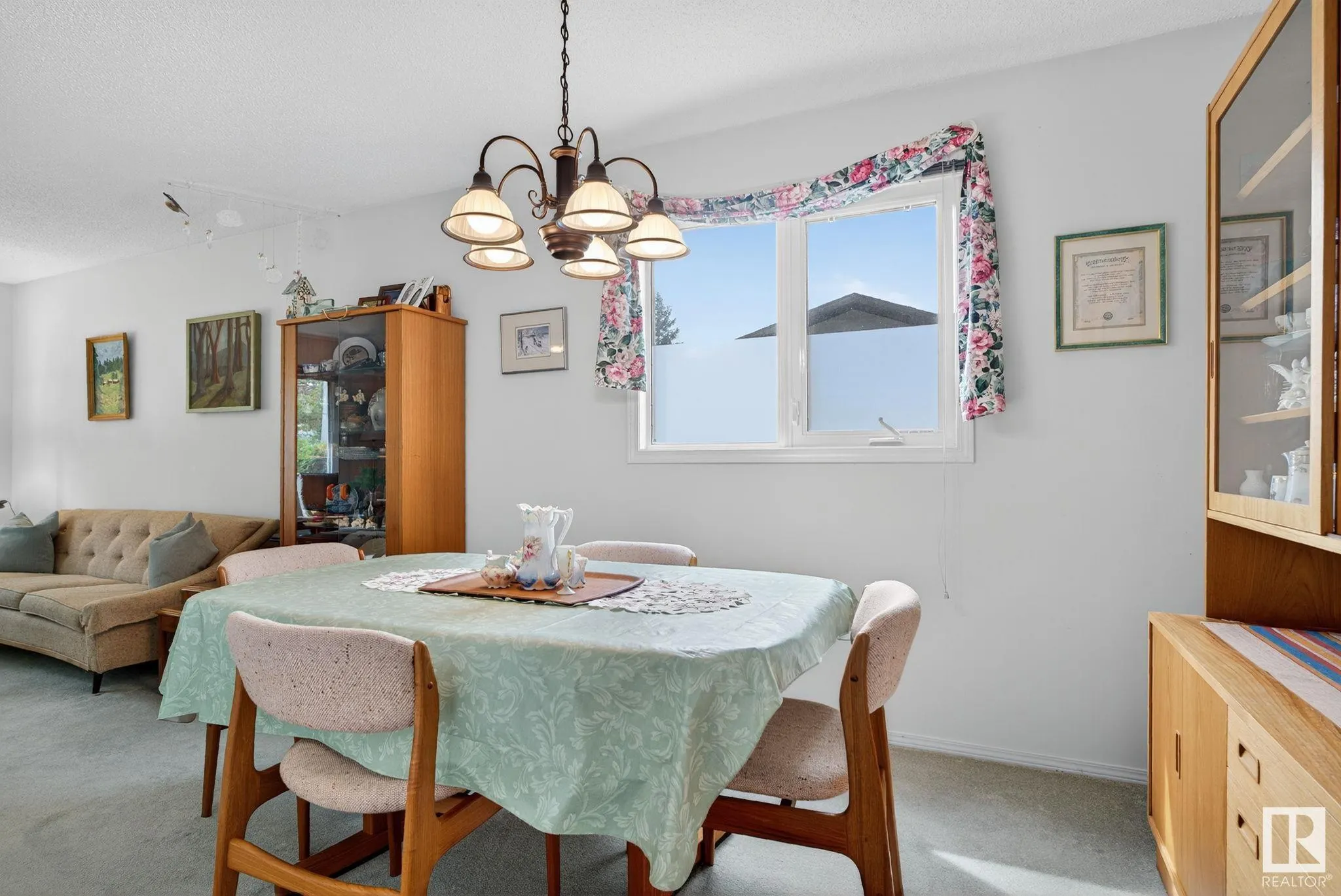 42 LARKSPUR Crescent