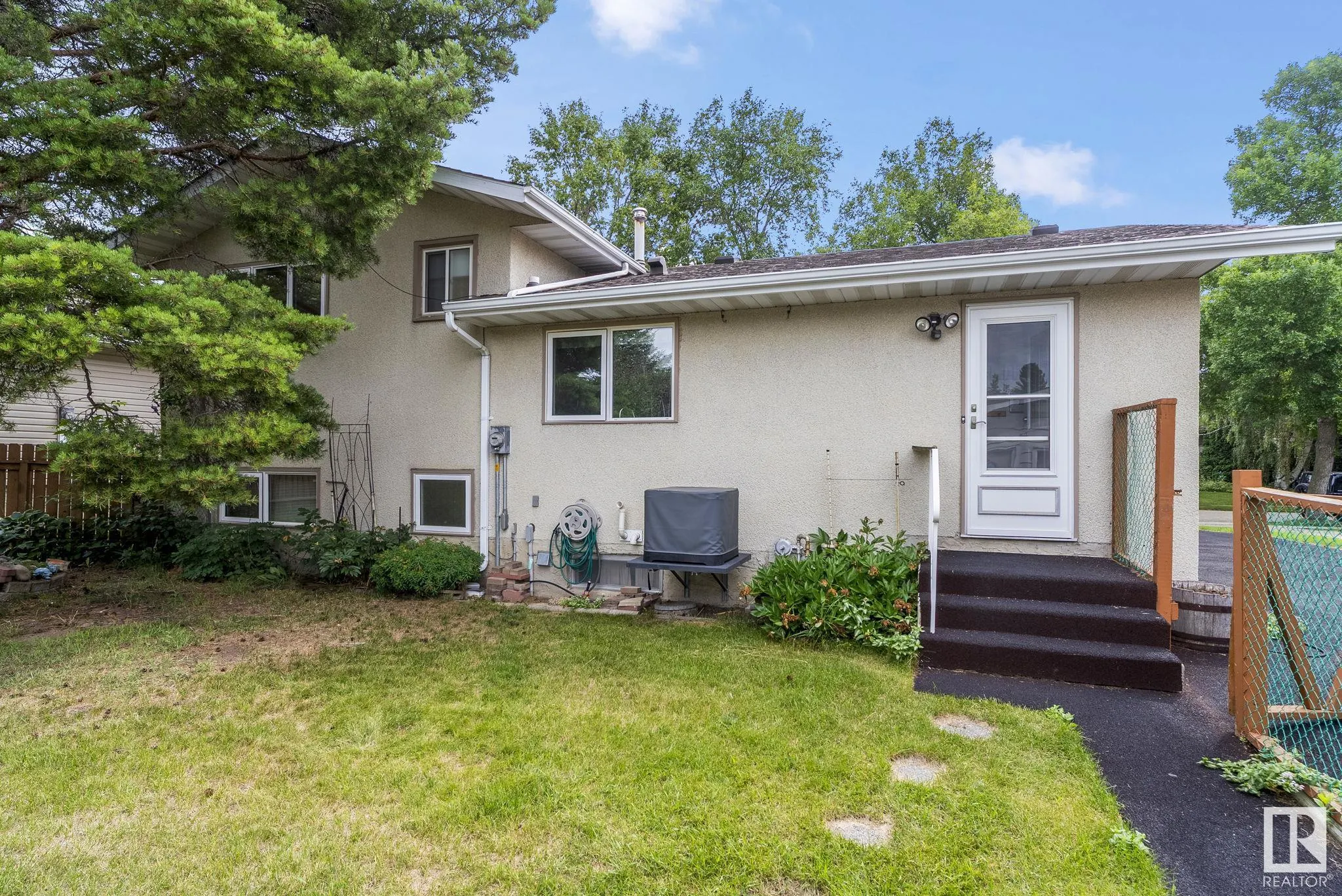 42 LARKSPUR Crescent