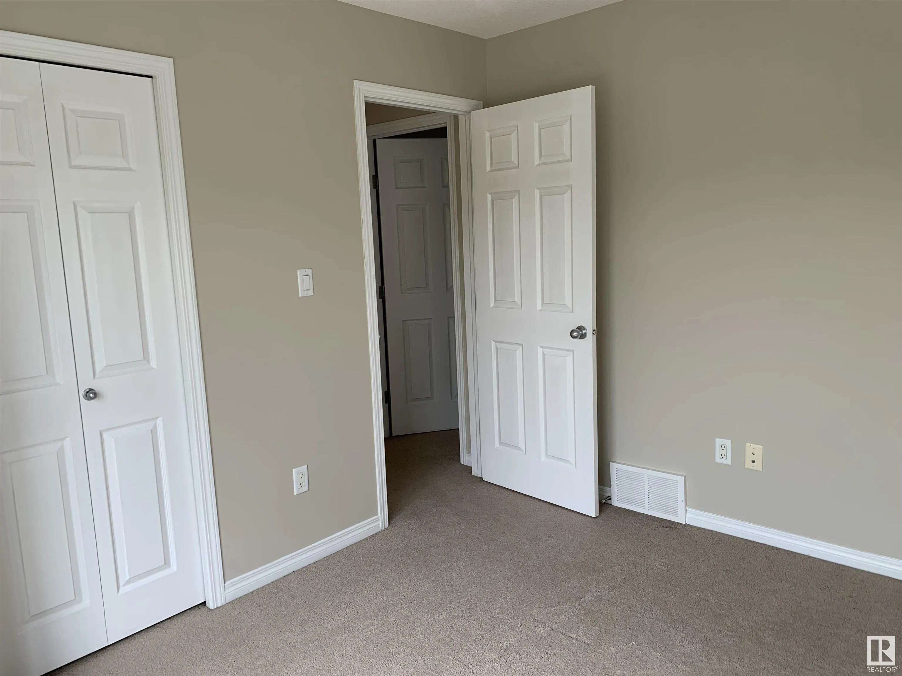 4850 terwillegar Common