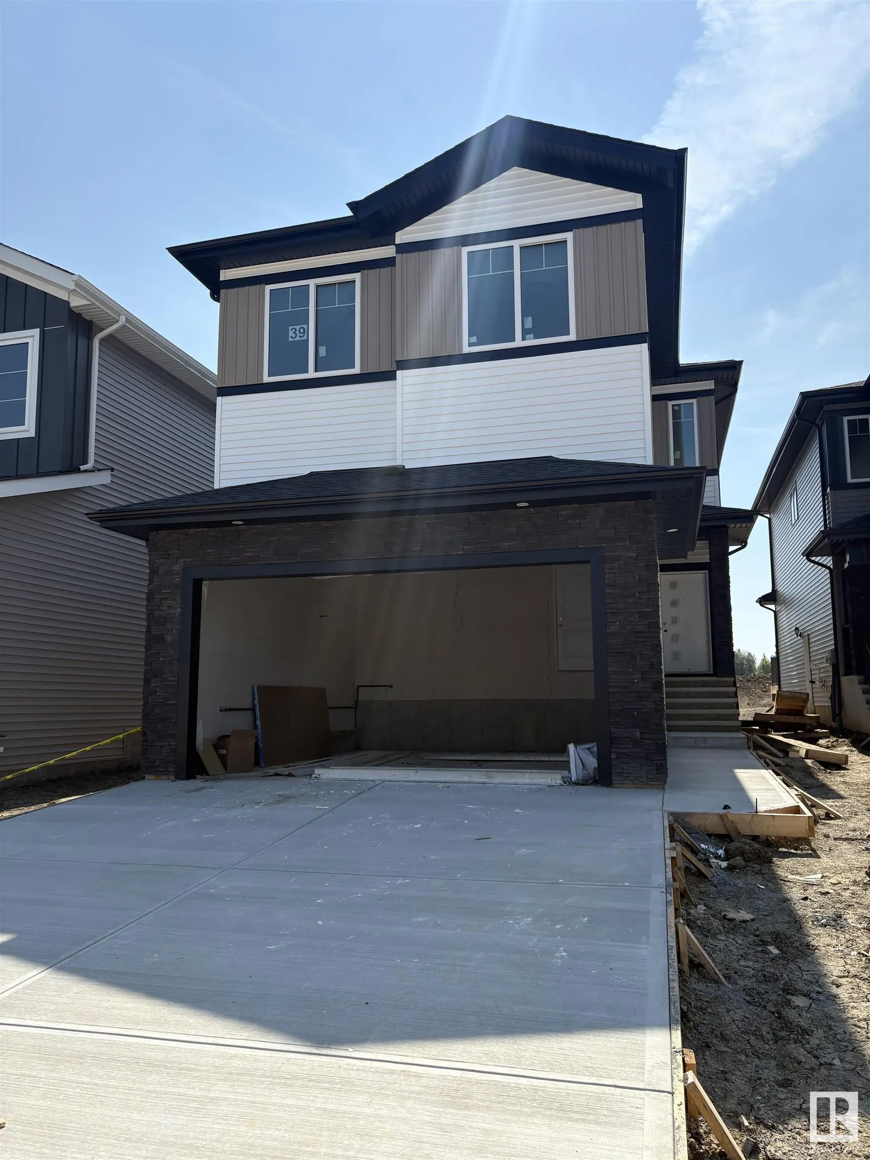 39 MEADOWGROVE Lane
