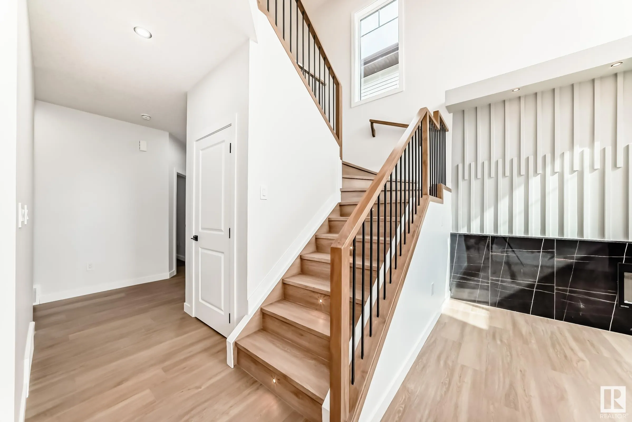 39 MEADOWGROVE Lane