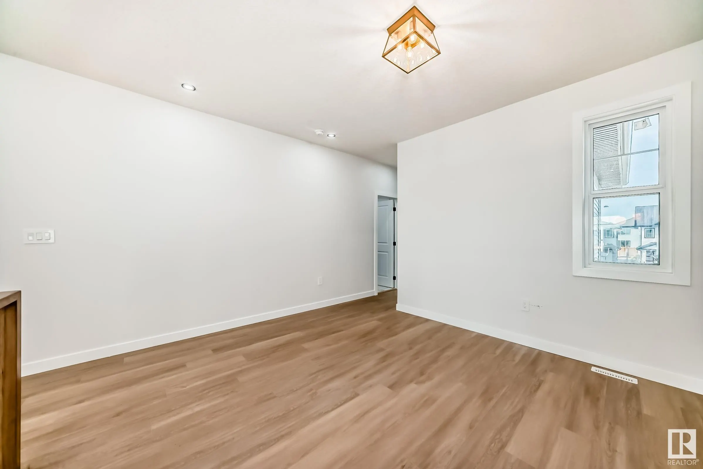 15 AXELWOOD Crescent