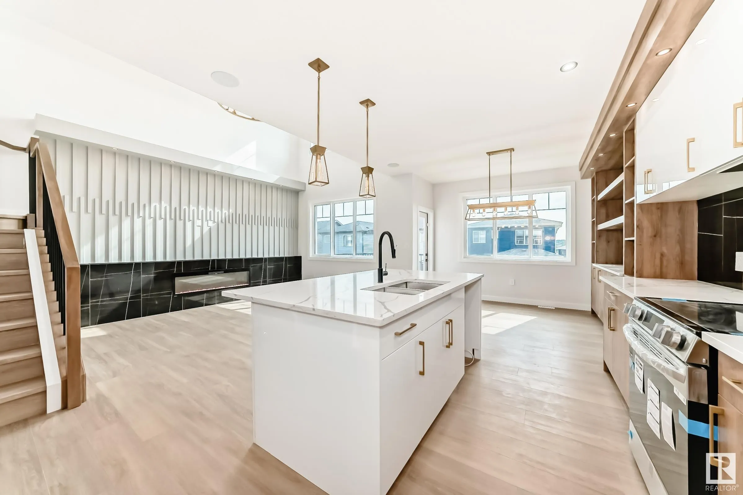 15 AXELWOOD Crescent
